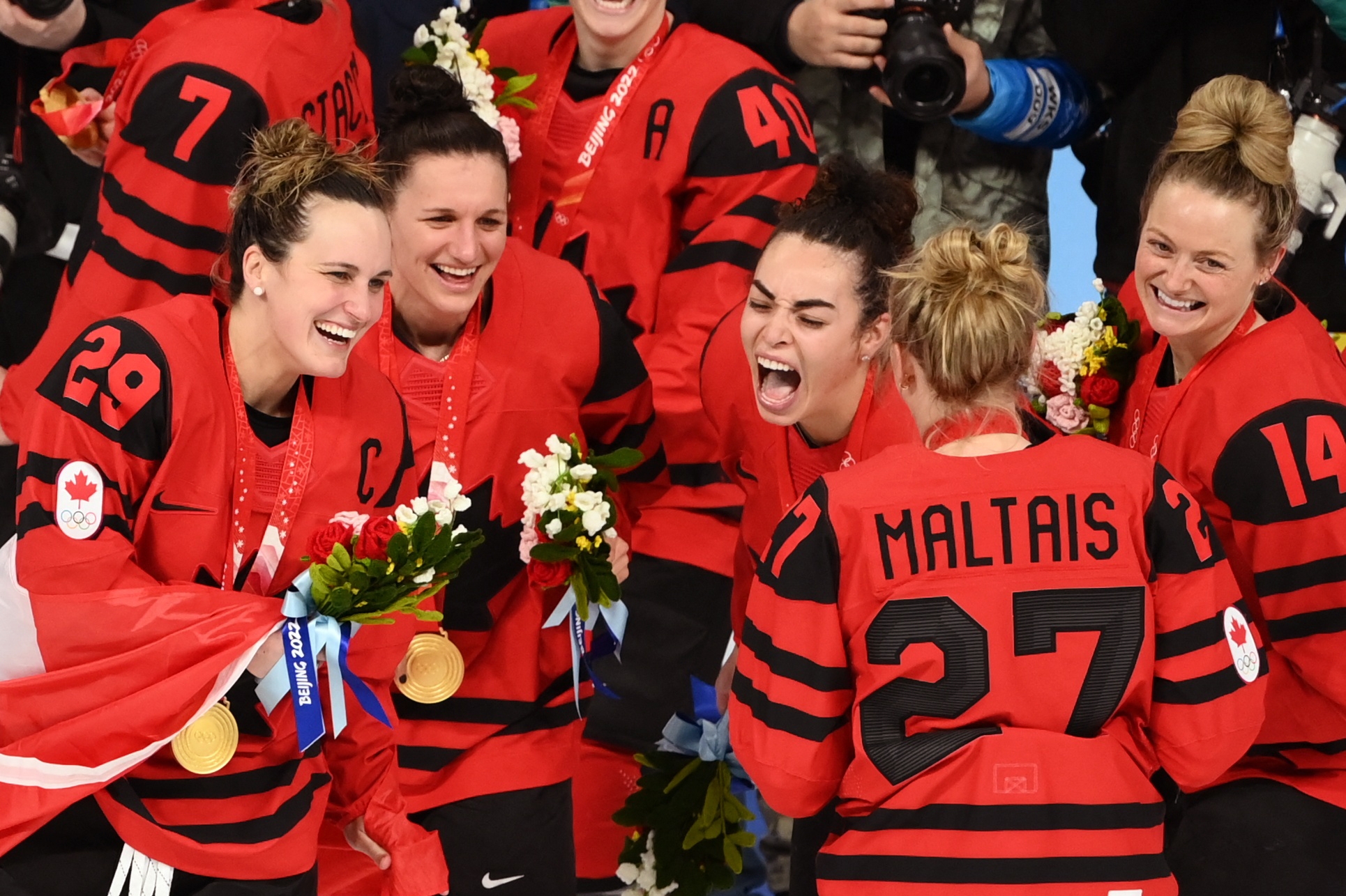 Team Canada wins women's hockey gold at Beijing 2022 - Team Canada