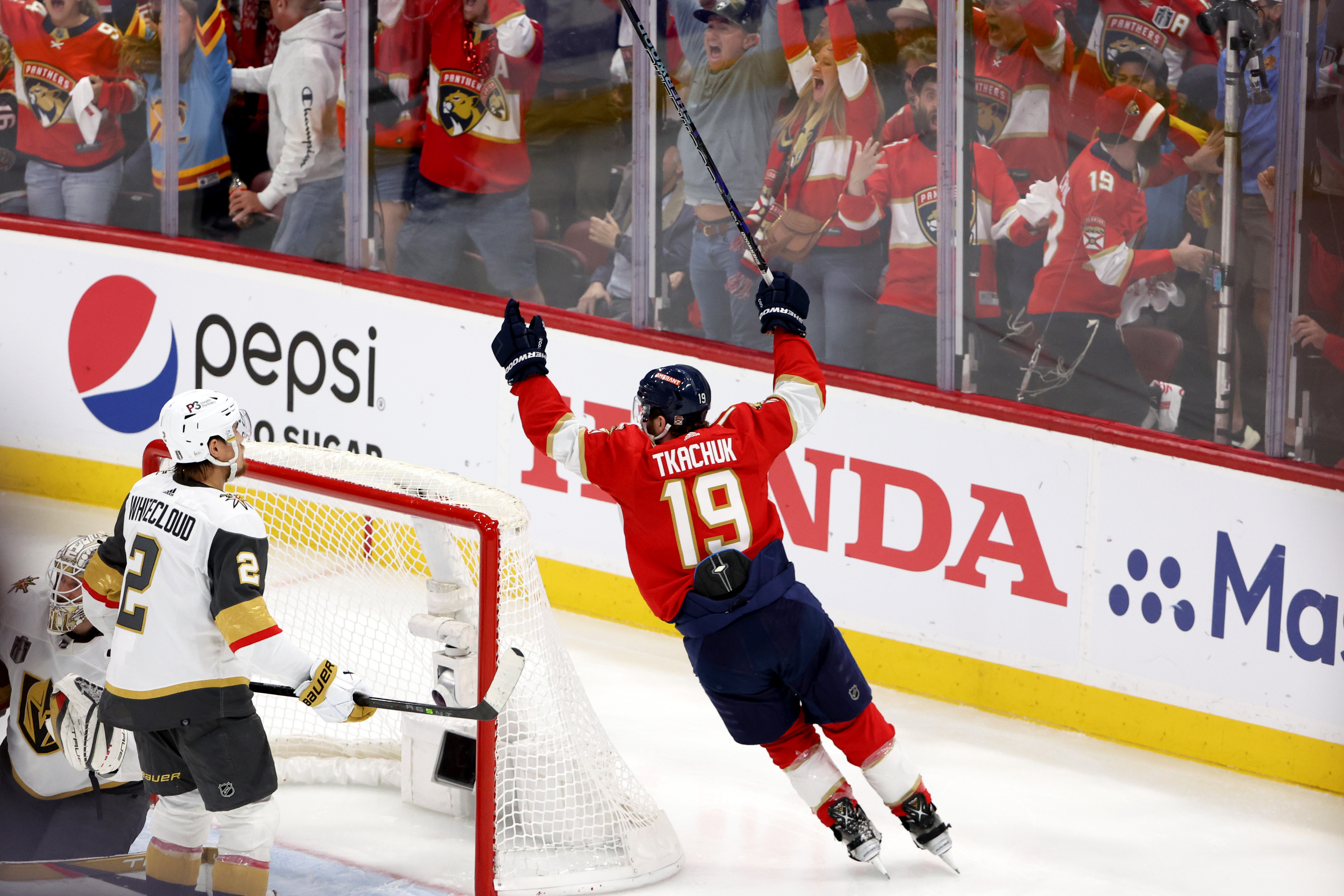 Vegas Golden Knights pull away late to defeat the Florida Panthers and win  Game 1 of the Stanley Cup Final