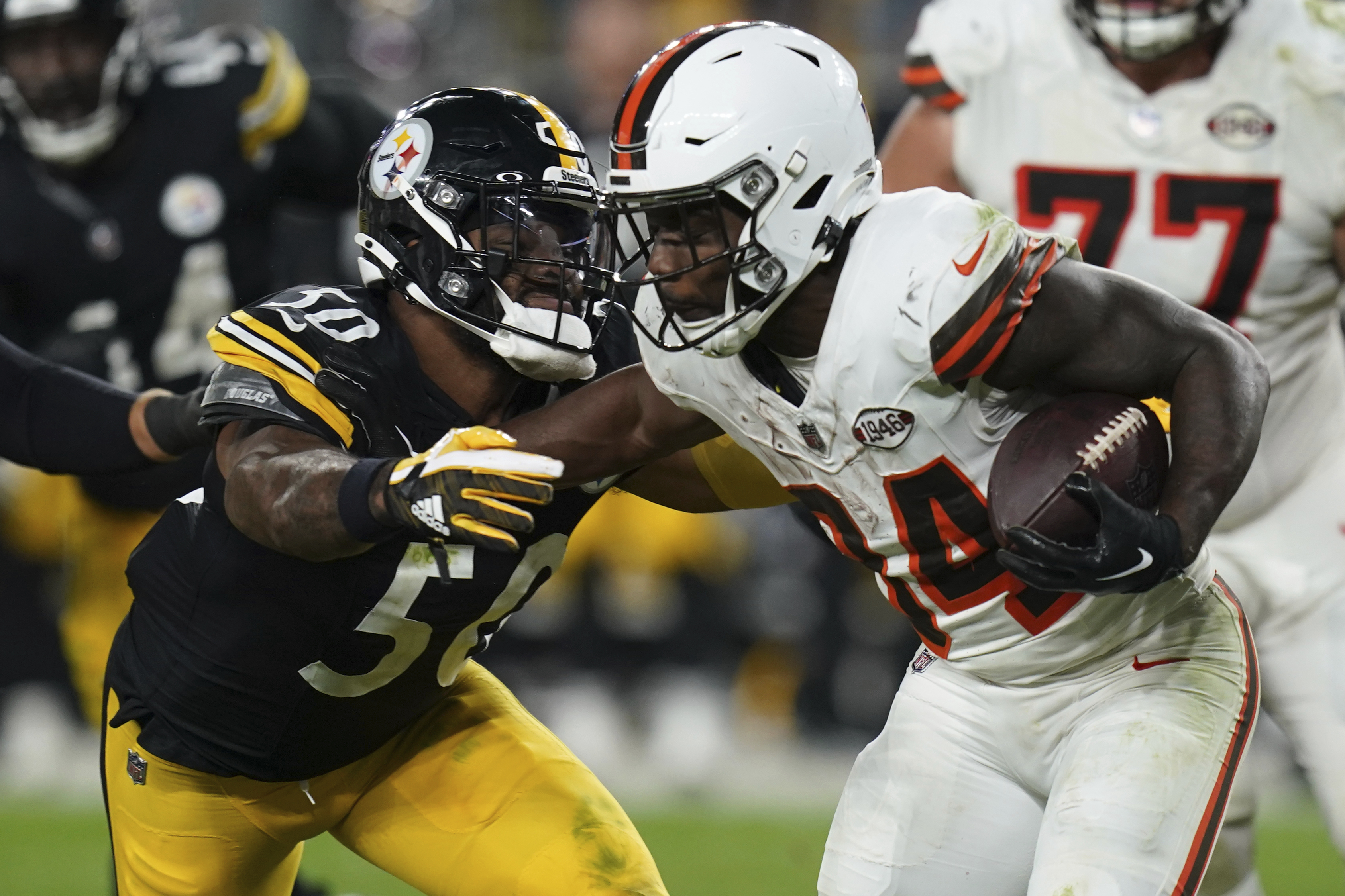 T.J. Watt's scoop-and-score lifts Steelers past Browns 26-22 as Cleveland  loses Nick Chubb to injury - The San Diego Union-Tribune