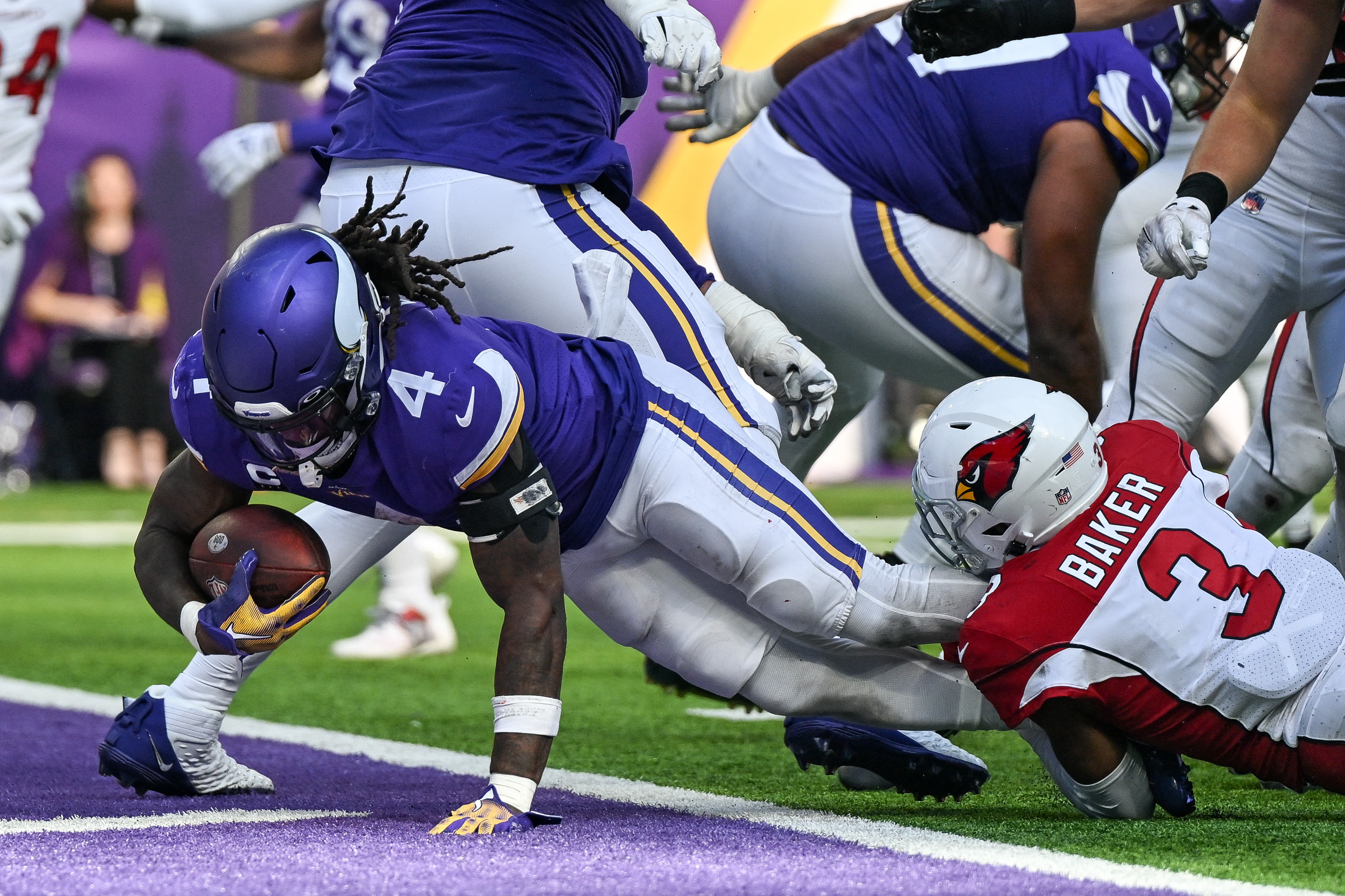 Vikings hang on for 5th straight win, top Cardinals 34-26