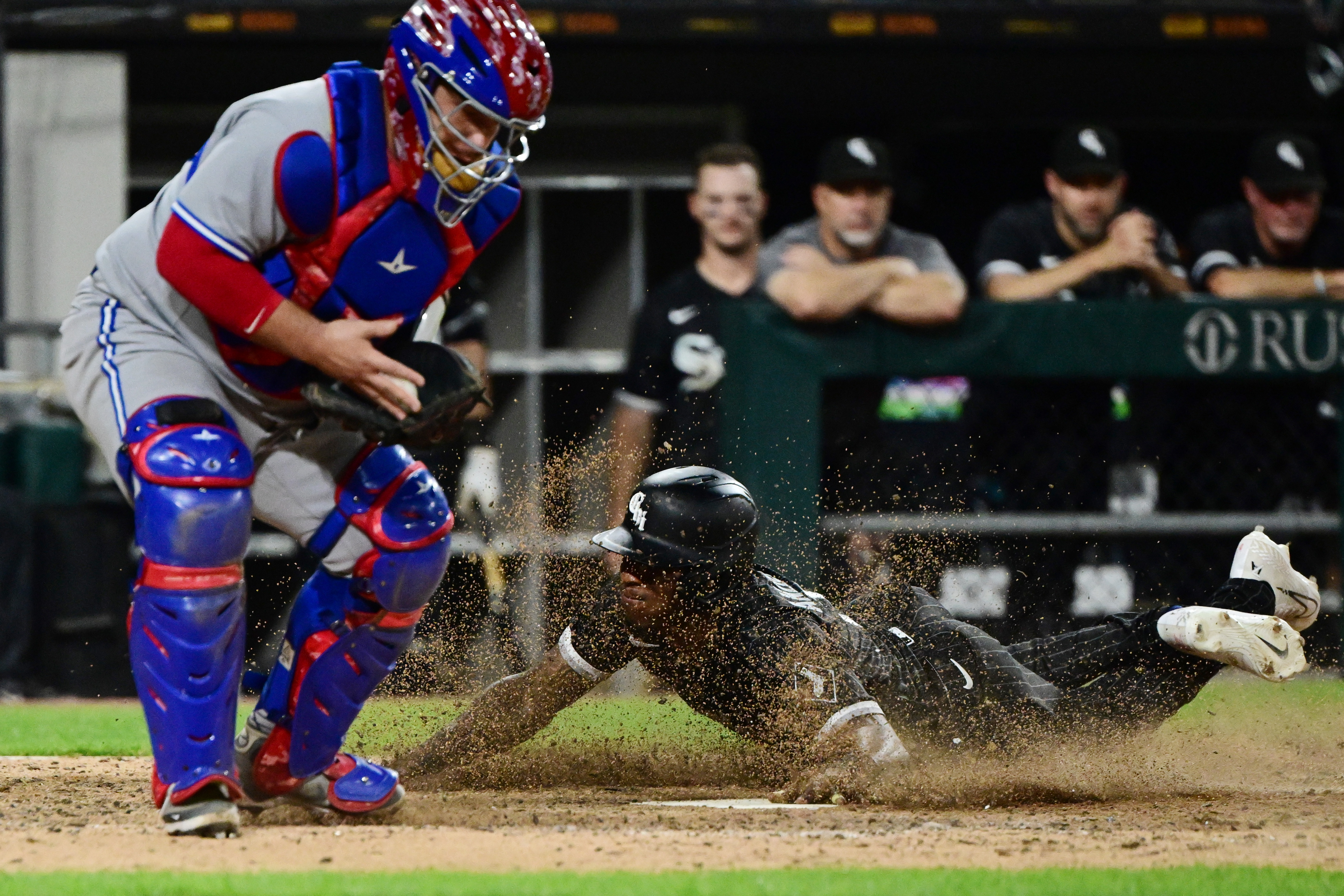 José Abreu of the Chicago White Sox takes batting practice prior to a  News Photo - Getty Images