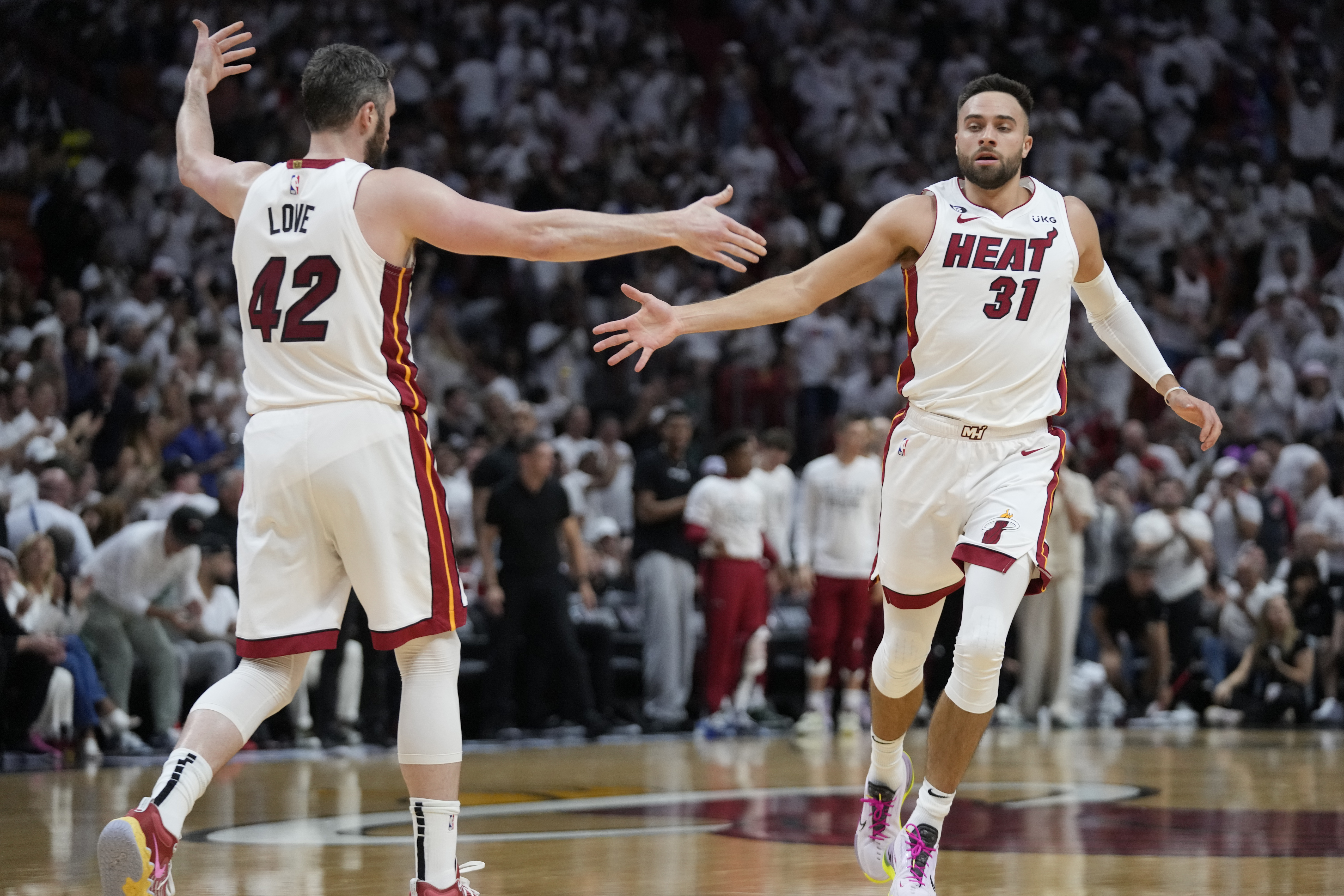 Butler scores 28, Heat tops Knicks 105-86 for 2-1 series lead