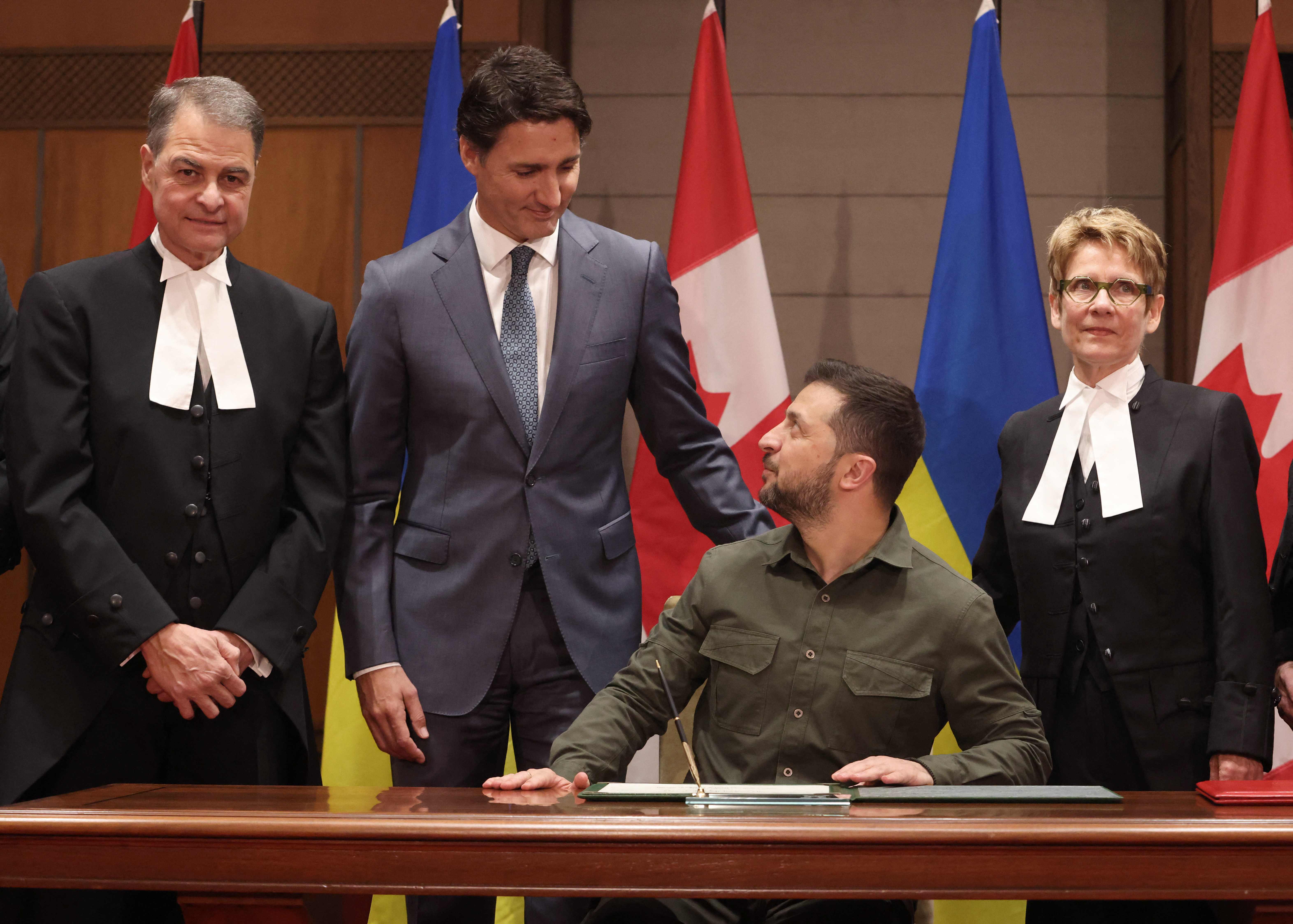 Canada extending $650-million in additional aid for Ukraine - The