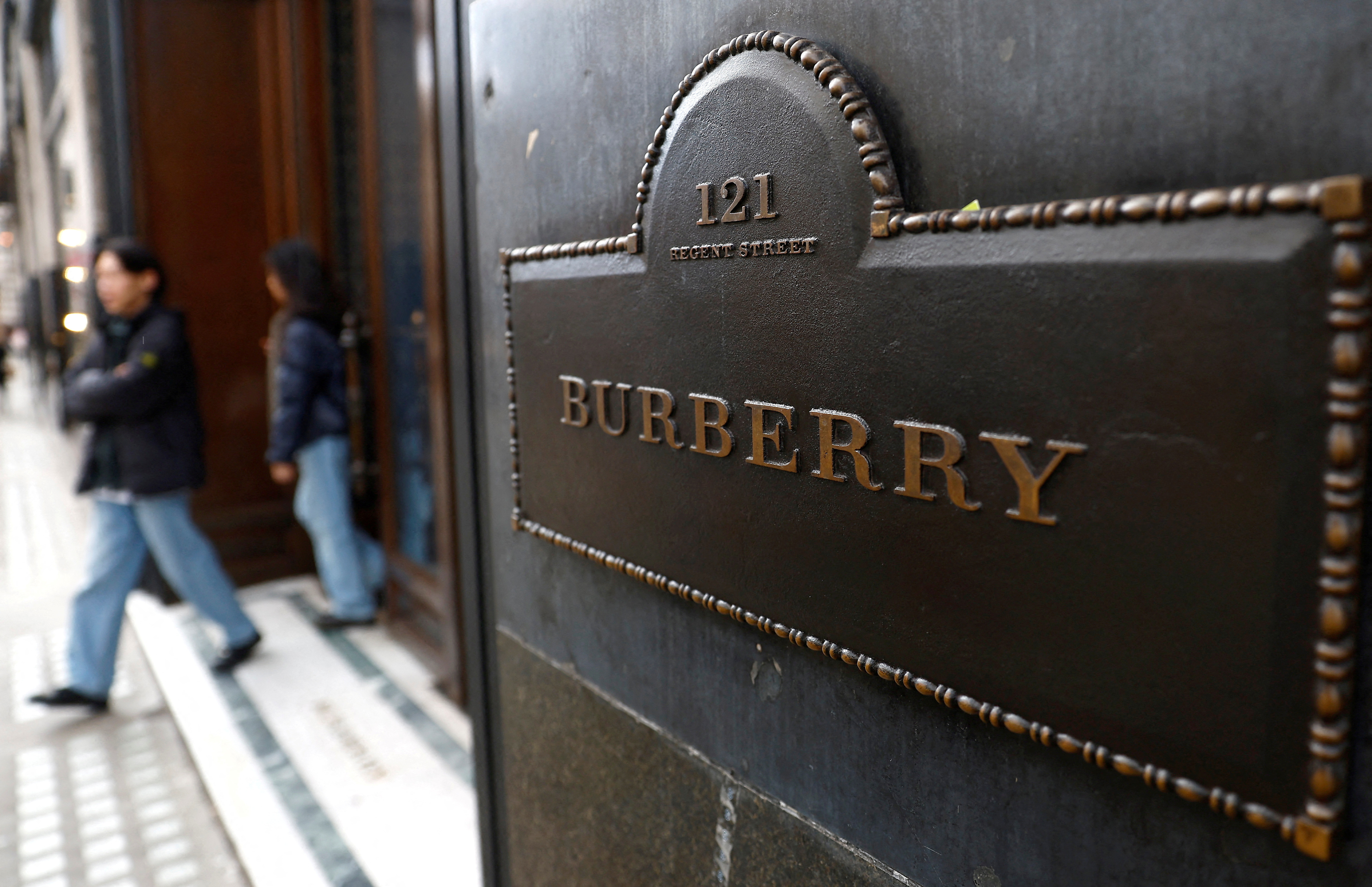 Burberry store outlet downtown vancouver