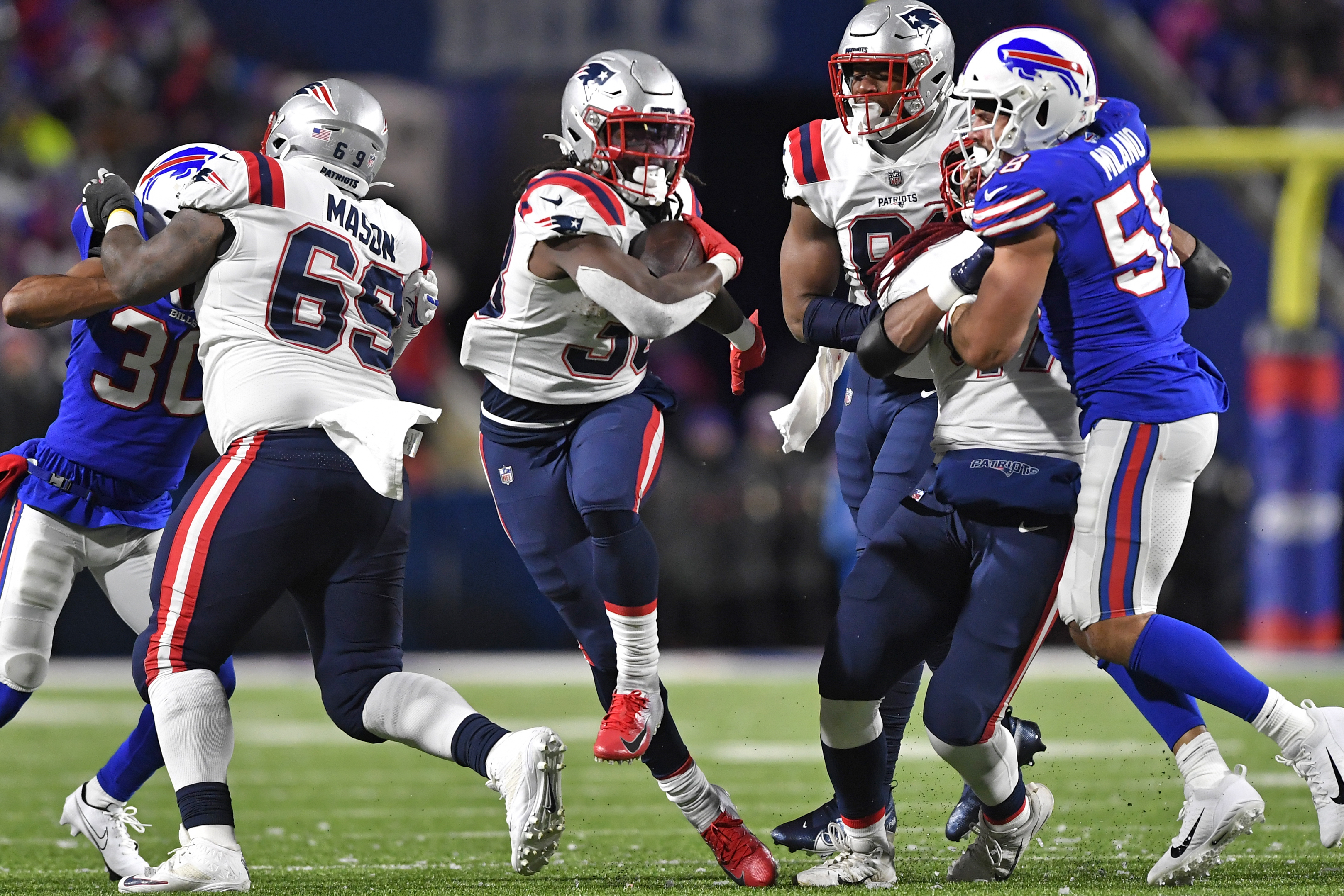 Patriots out-run Bills in 14-10 win in blustery conditions - The Globe and  Mail