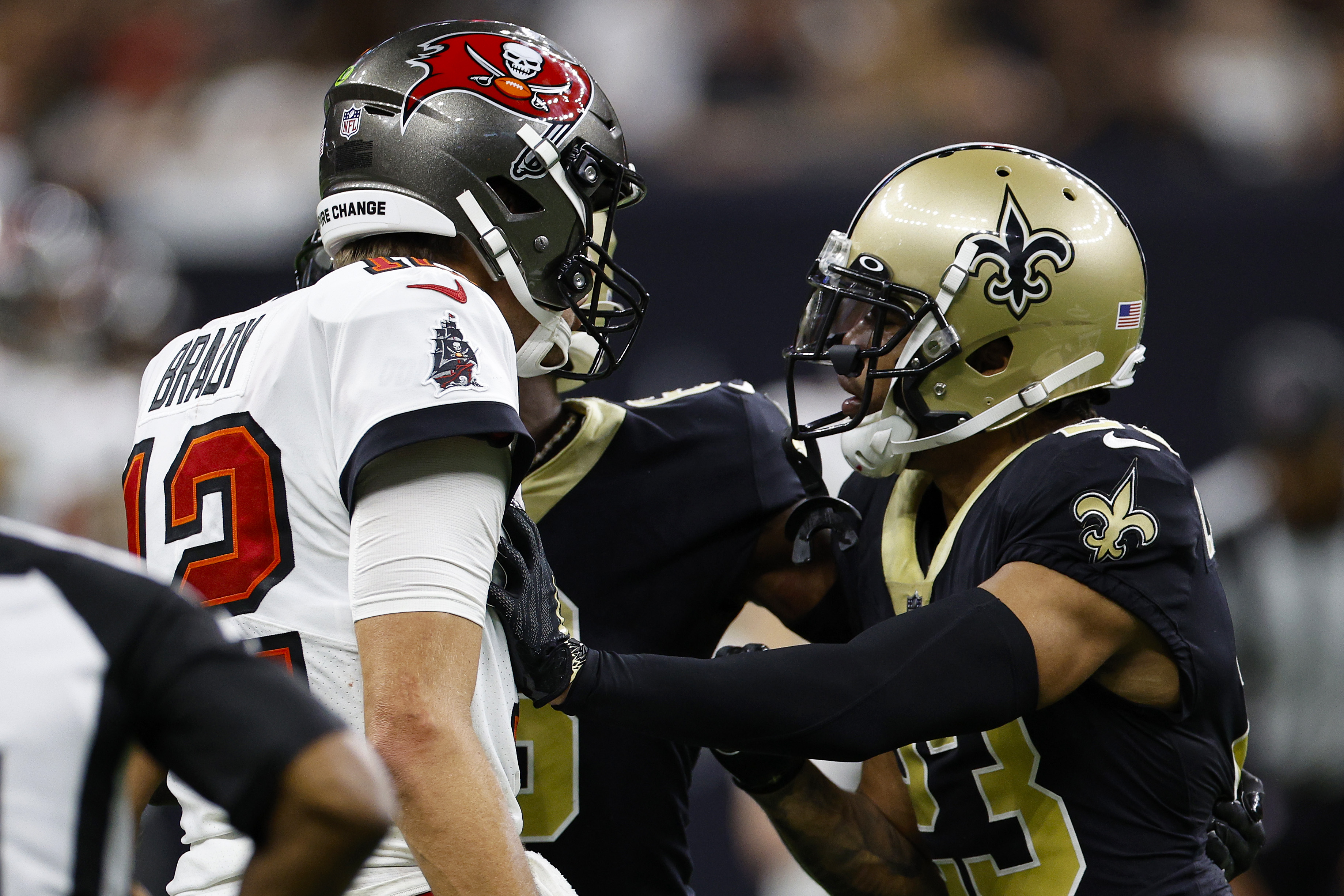 Brady's temper flares as Bucs snap skid vs Saints, 20-10