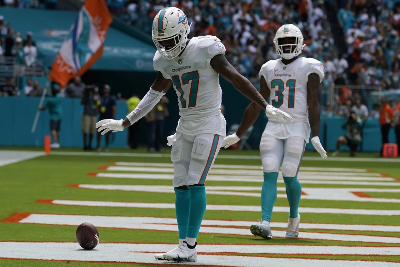 Mike McDaniel leads streaking Dolphins against his former 49ers