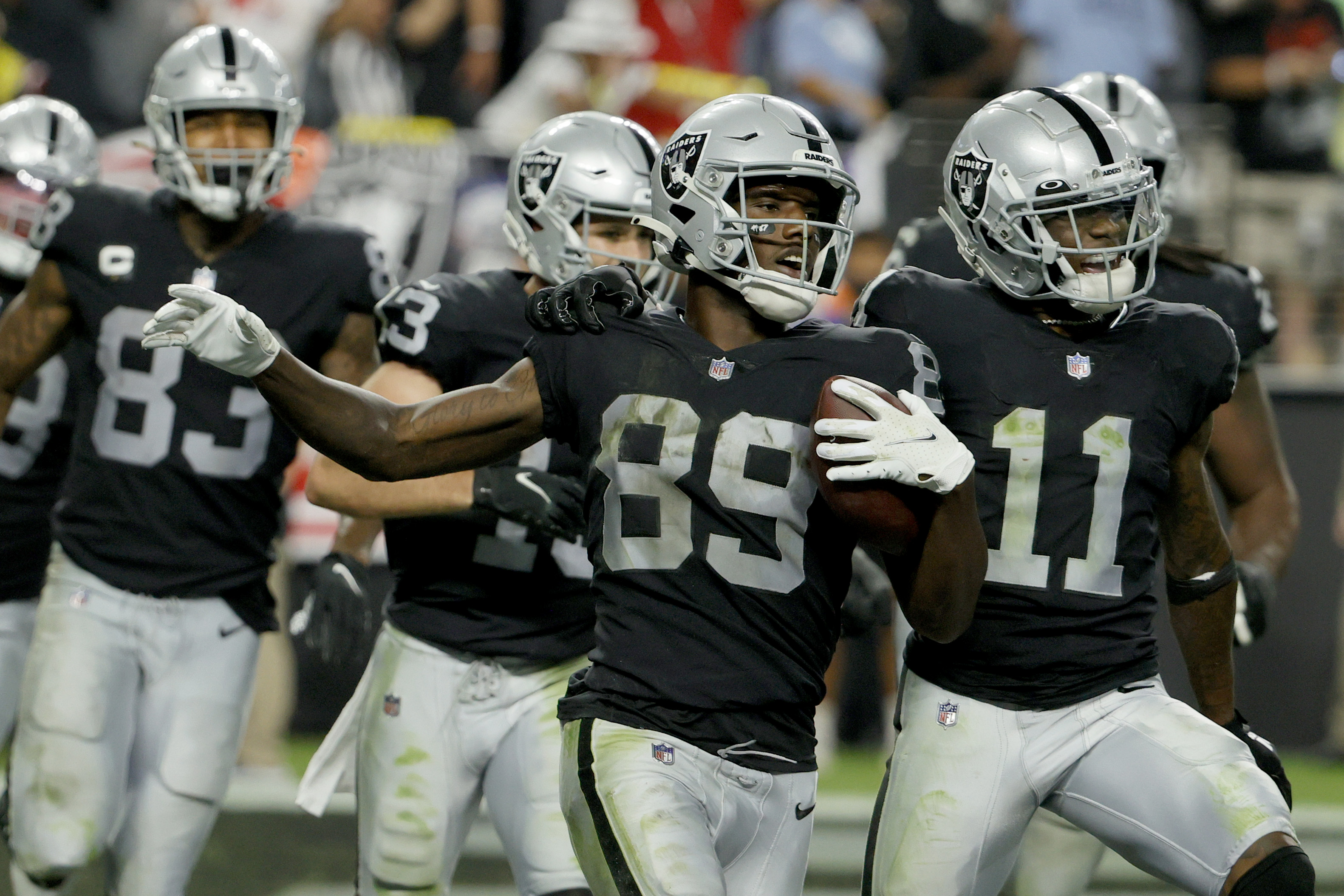 Carr's TD pass caps Raiders rally past Ravens 33-27 in OT