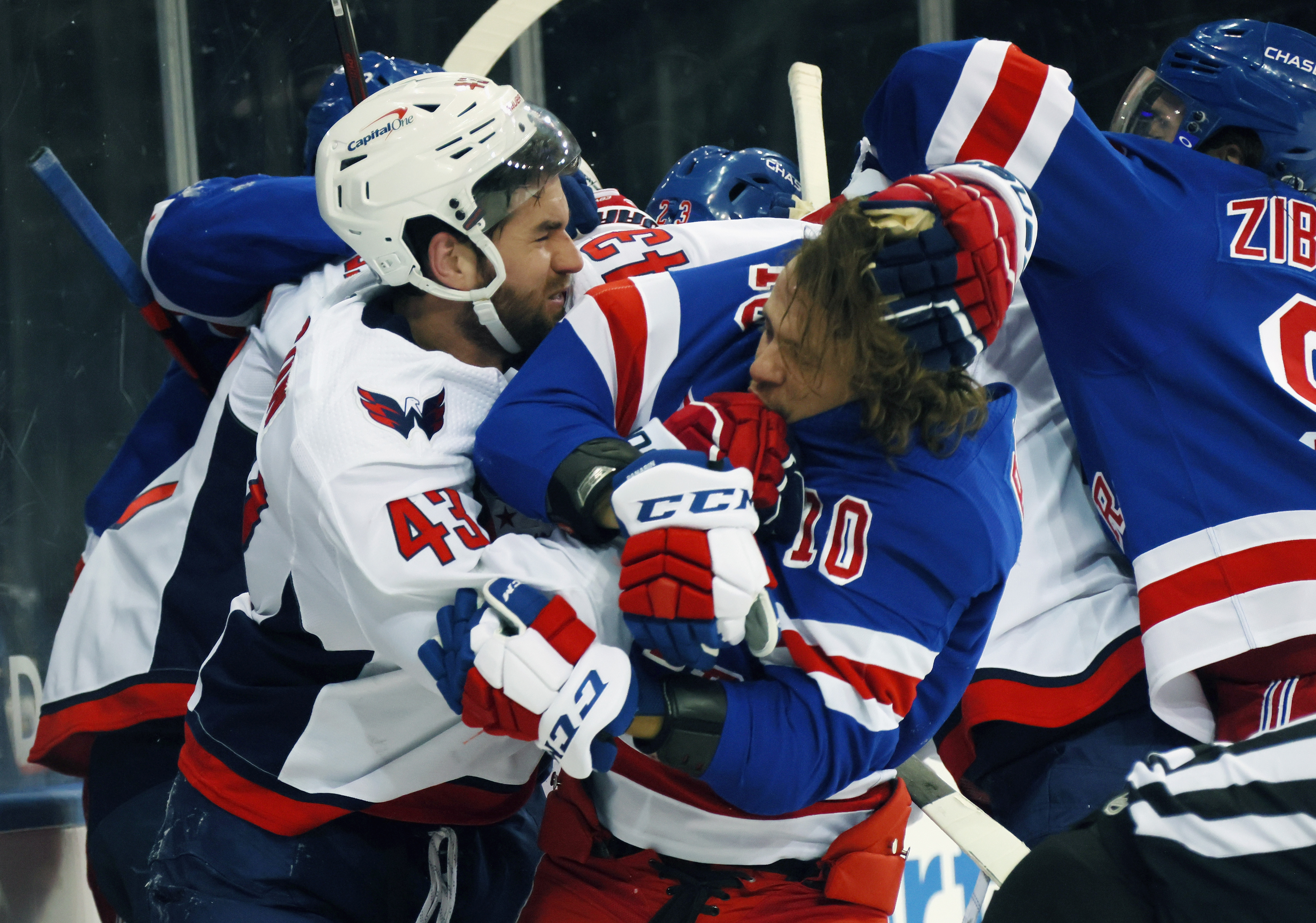 Battered hands of Capitals' Tom Wilson tell the story of being a hockey  brawler