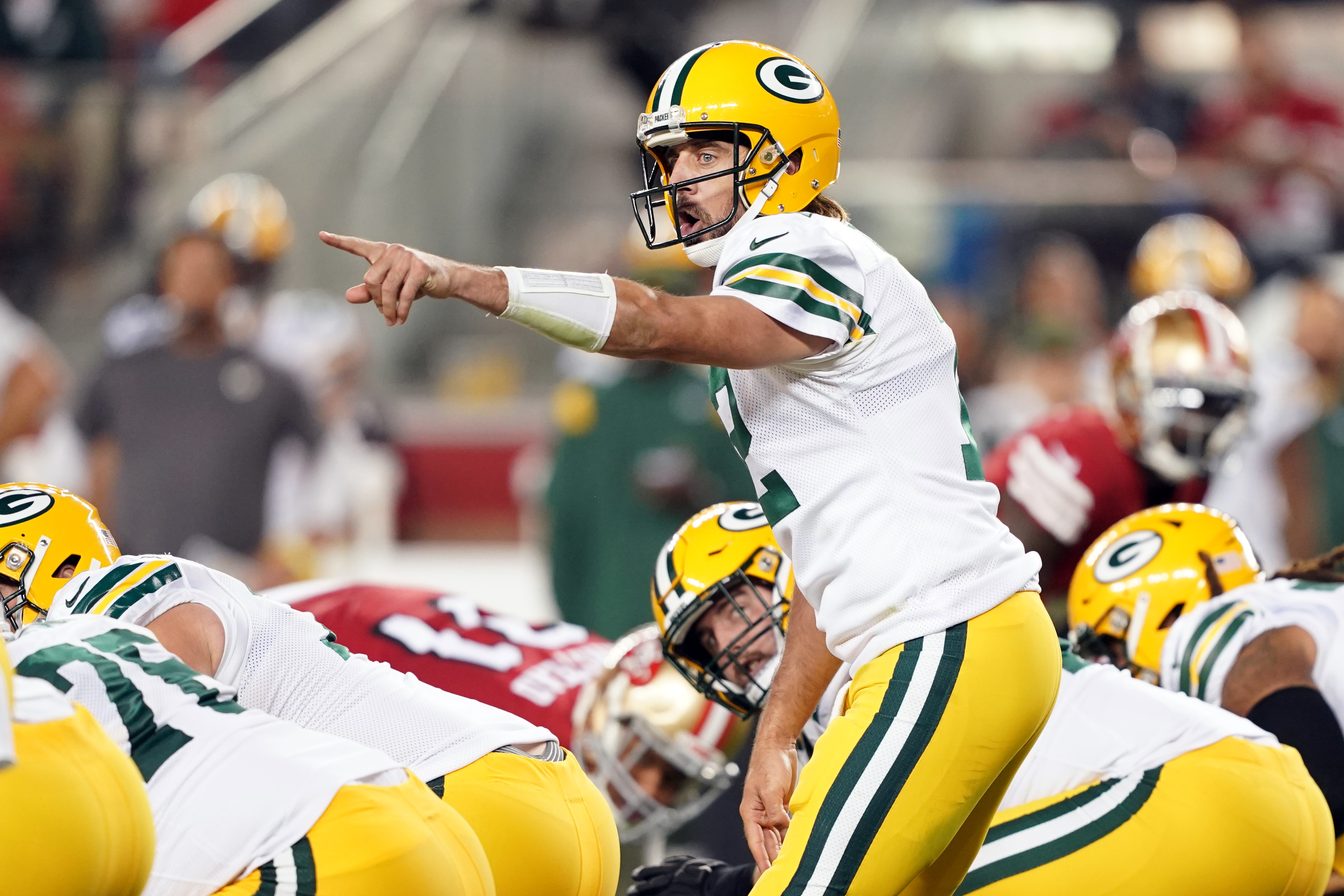 Packers Host Steelers in Rare Rodgers-Roethlisberger Matchup