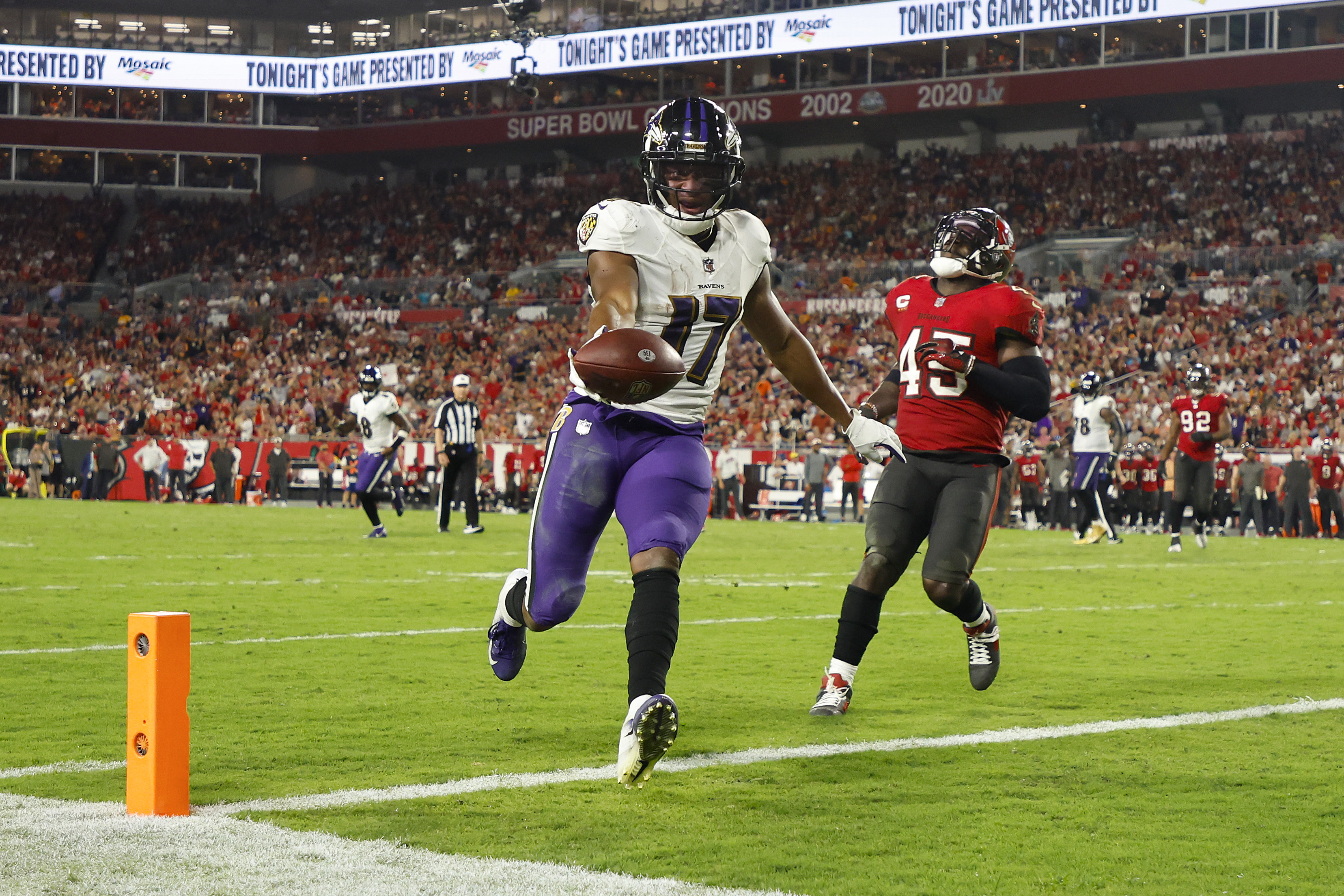 Lamar Jackson outshines Tom Brady as Ravens down struggling Bucs - The  Boston Globe