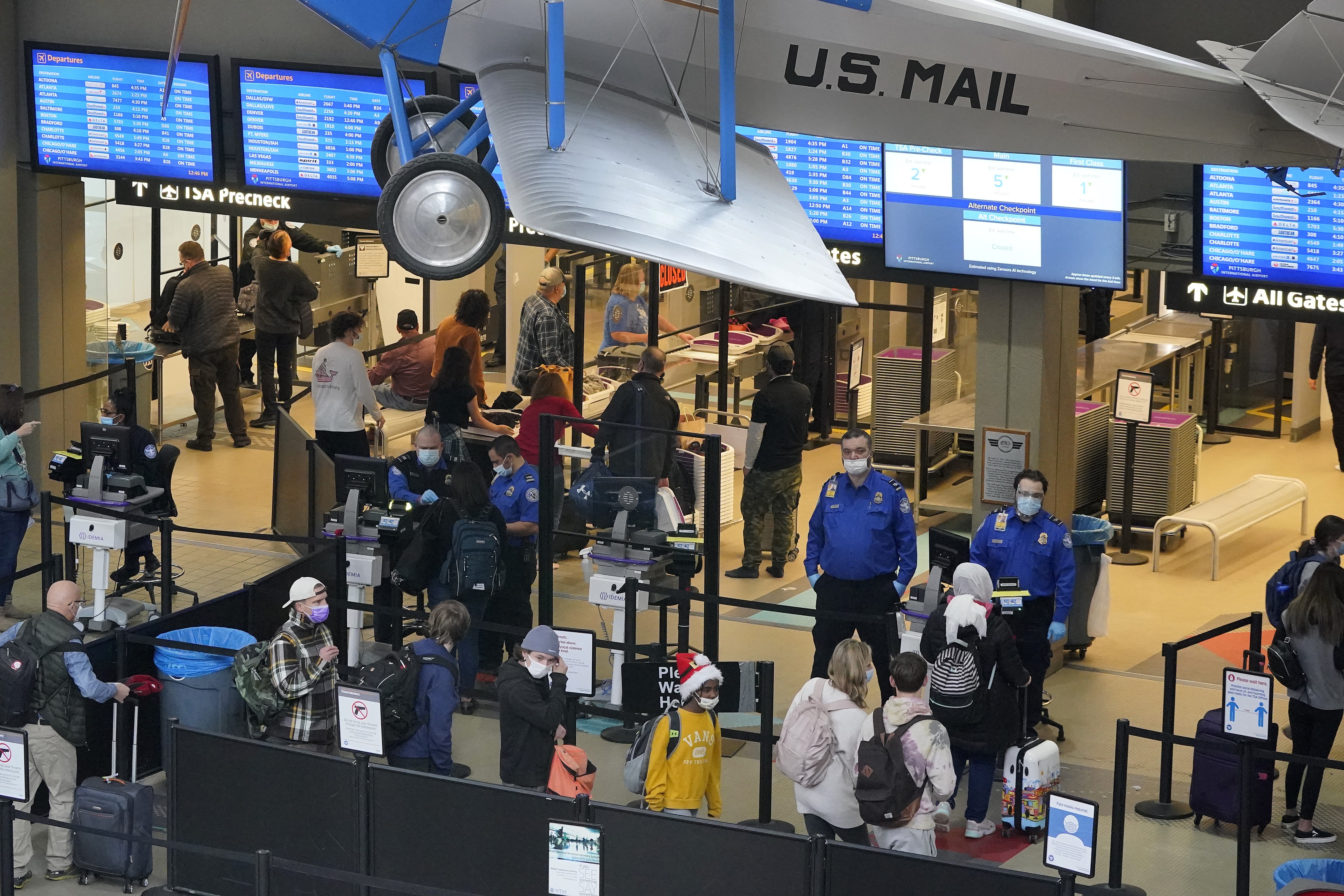 Help Me Afford Airfare For Christmas 2022 Airlines Scrap Hundreds Of Christmas Day Flights As Omicron Rips Through  The U.s. - The Globe And Mail