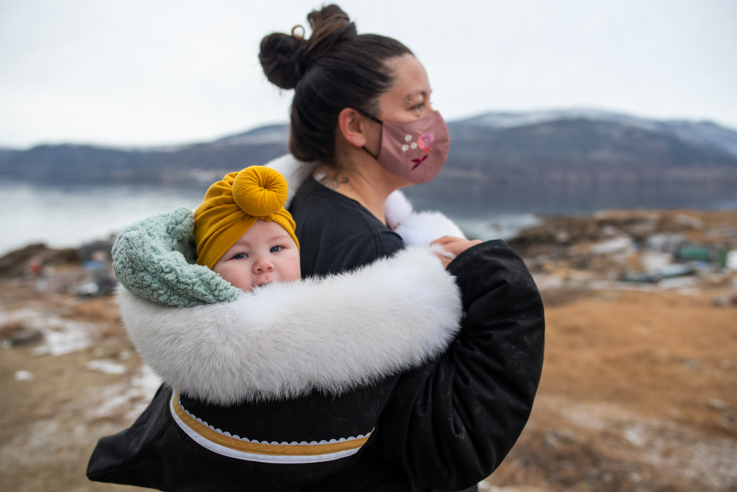 Inuit Baby wearing coat Amautik  Baby wearing coat, Baby wearing