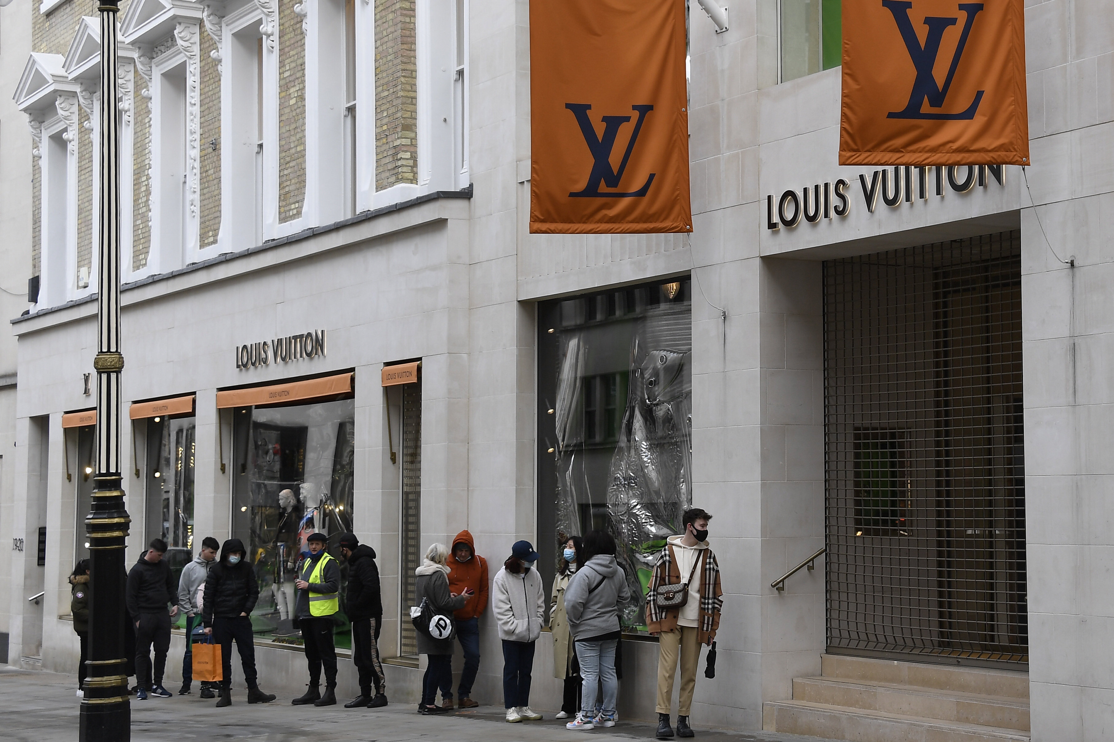 Lvmh Sales Grow As Luxury Goods Industry Rebounds
