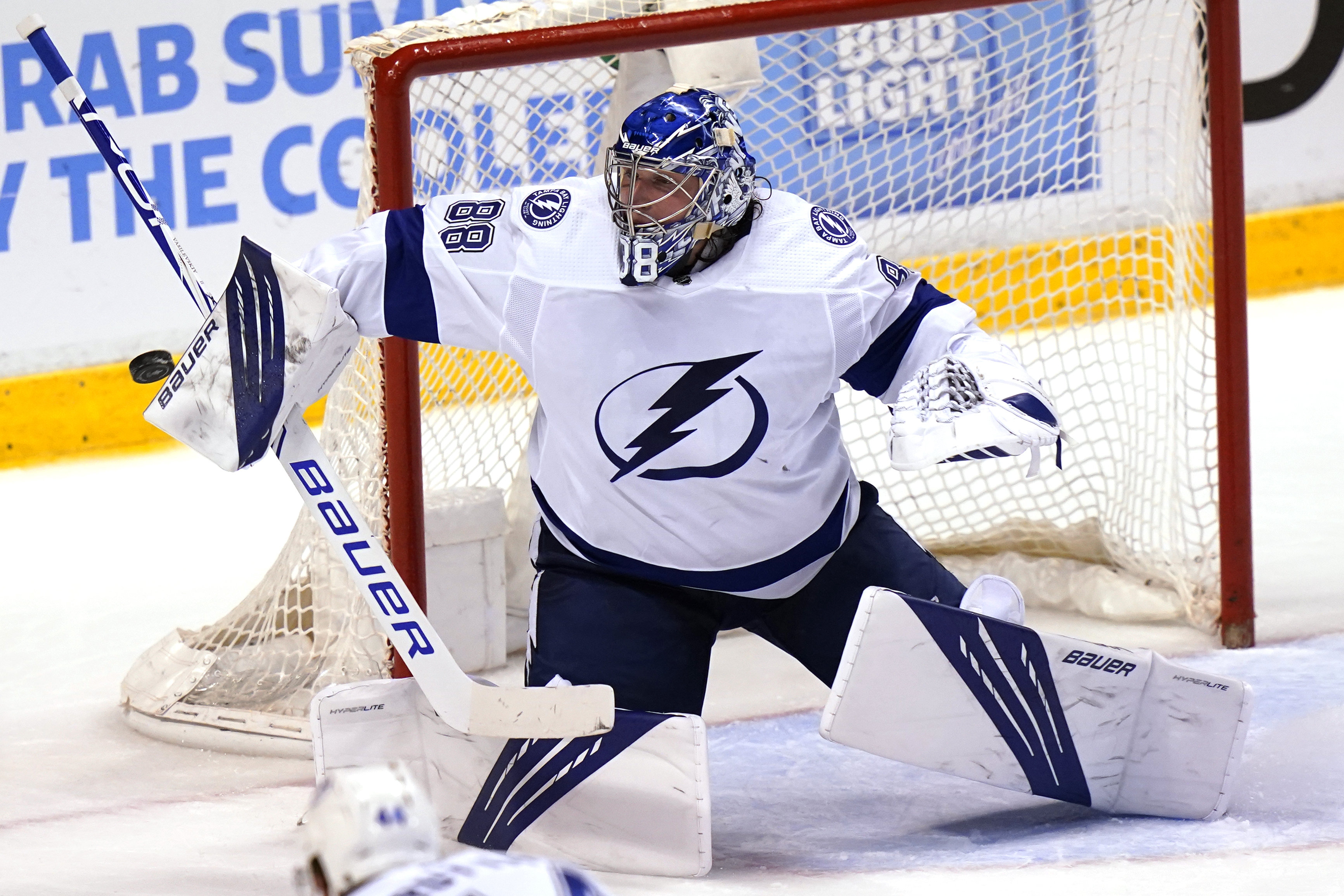 Vasilevskiy stops 32, Lightning top Panthers 3-1 in Game 2