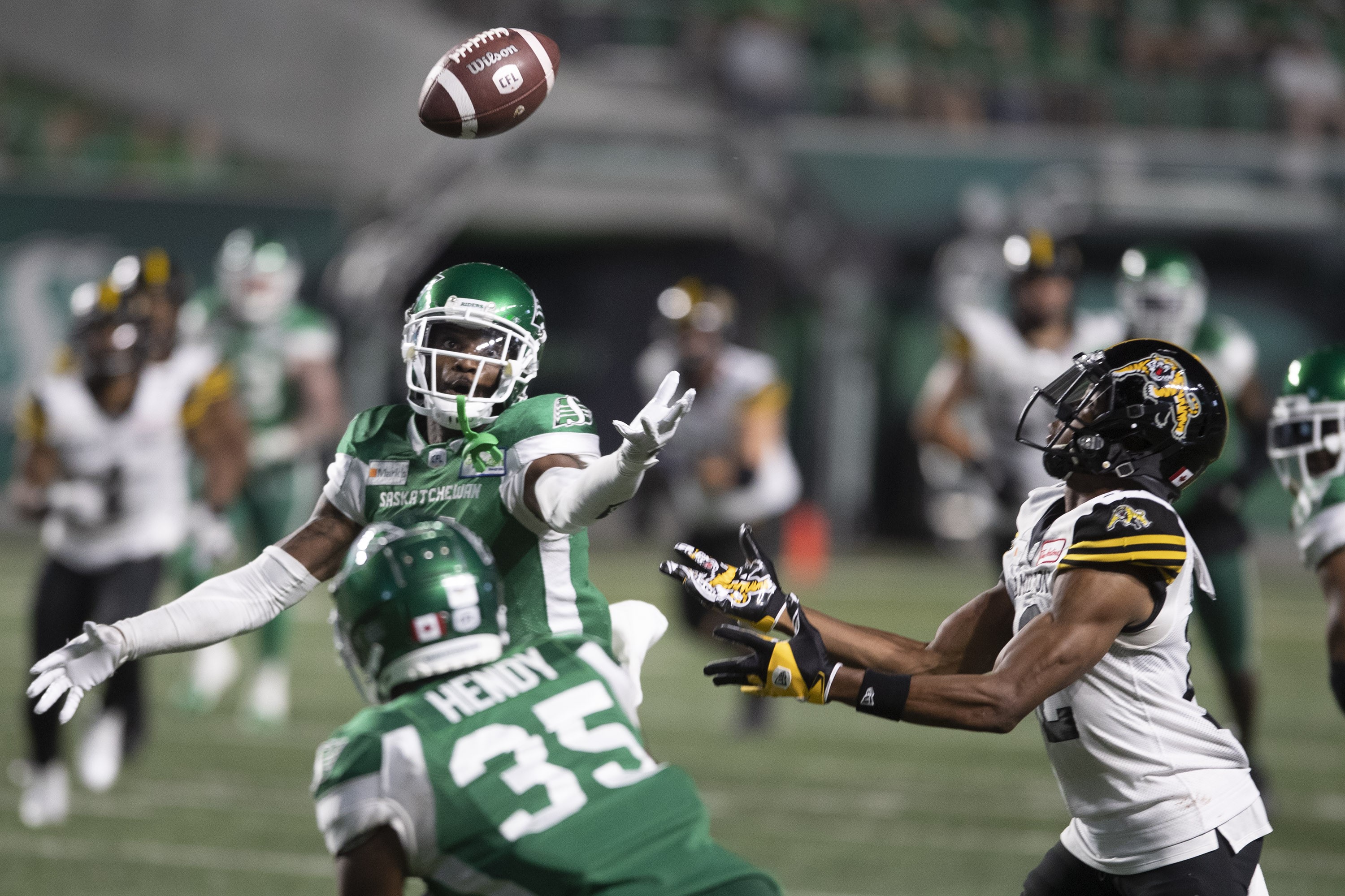 dette Begravelse hævn Saskatchewan Roughriders dominate Hamilton Tiger-Cats with 30-8 win - The  Globe and Mail
