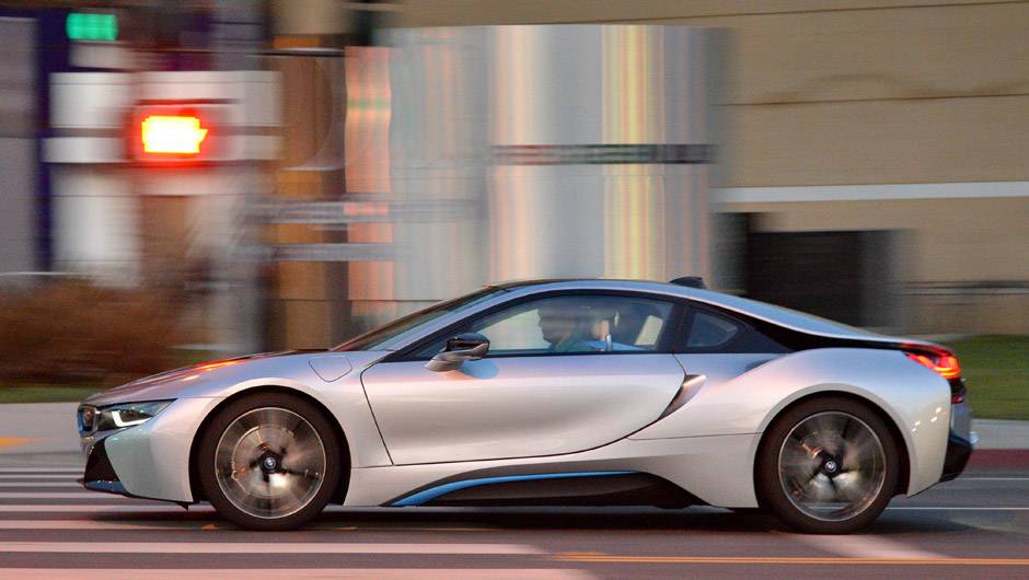 Does the BMW i8 Hybrid Sports Car Work As a Daily Driver?