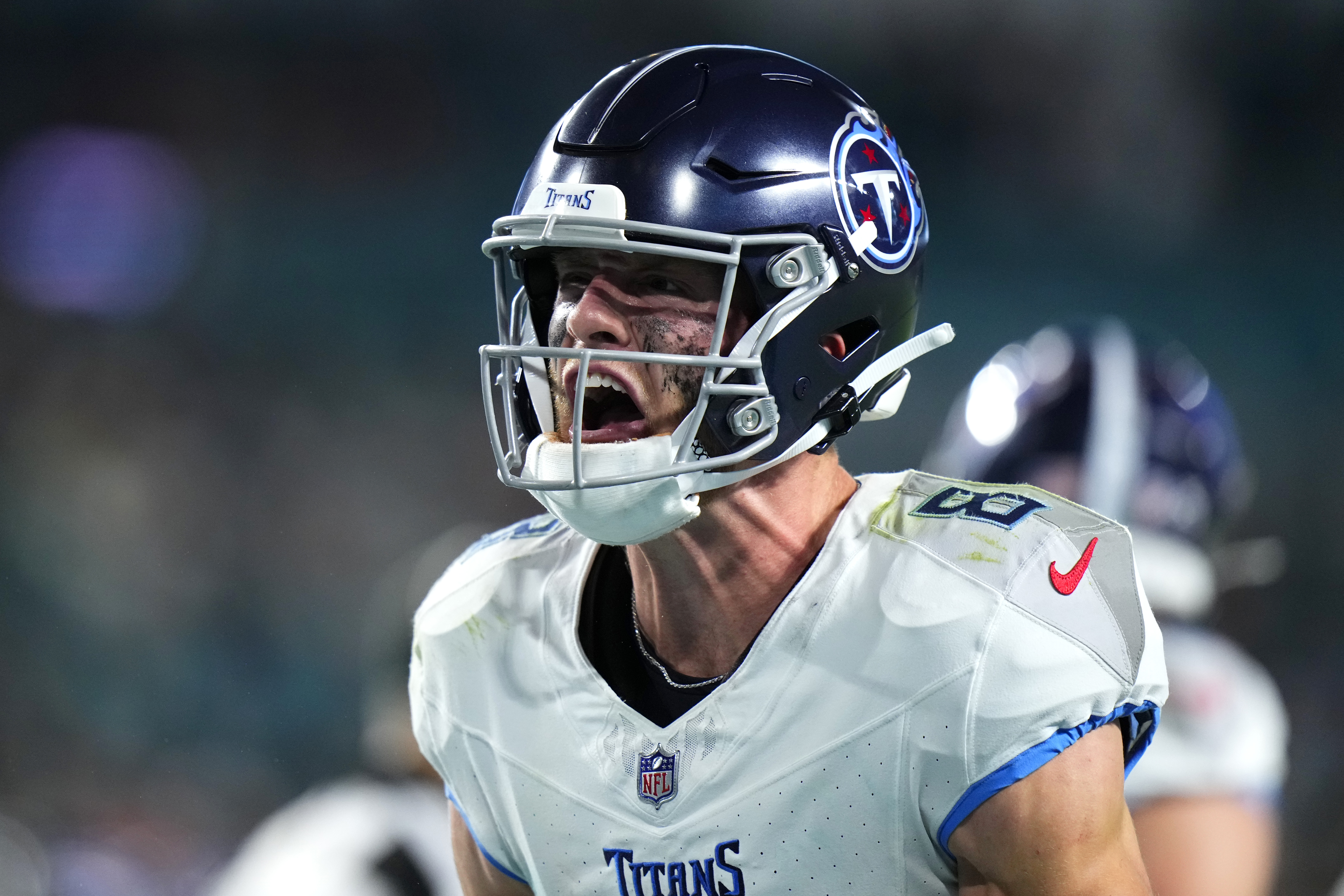 Will Levis rallies Titans for 2 late TDs, 28-27 win over Dolphins