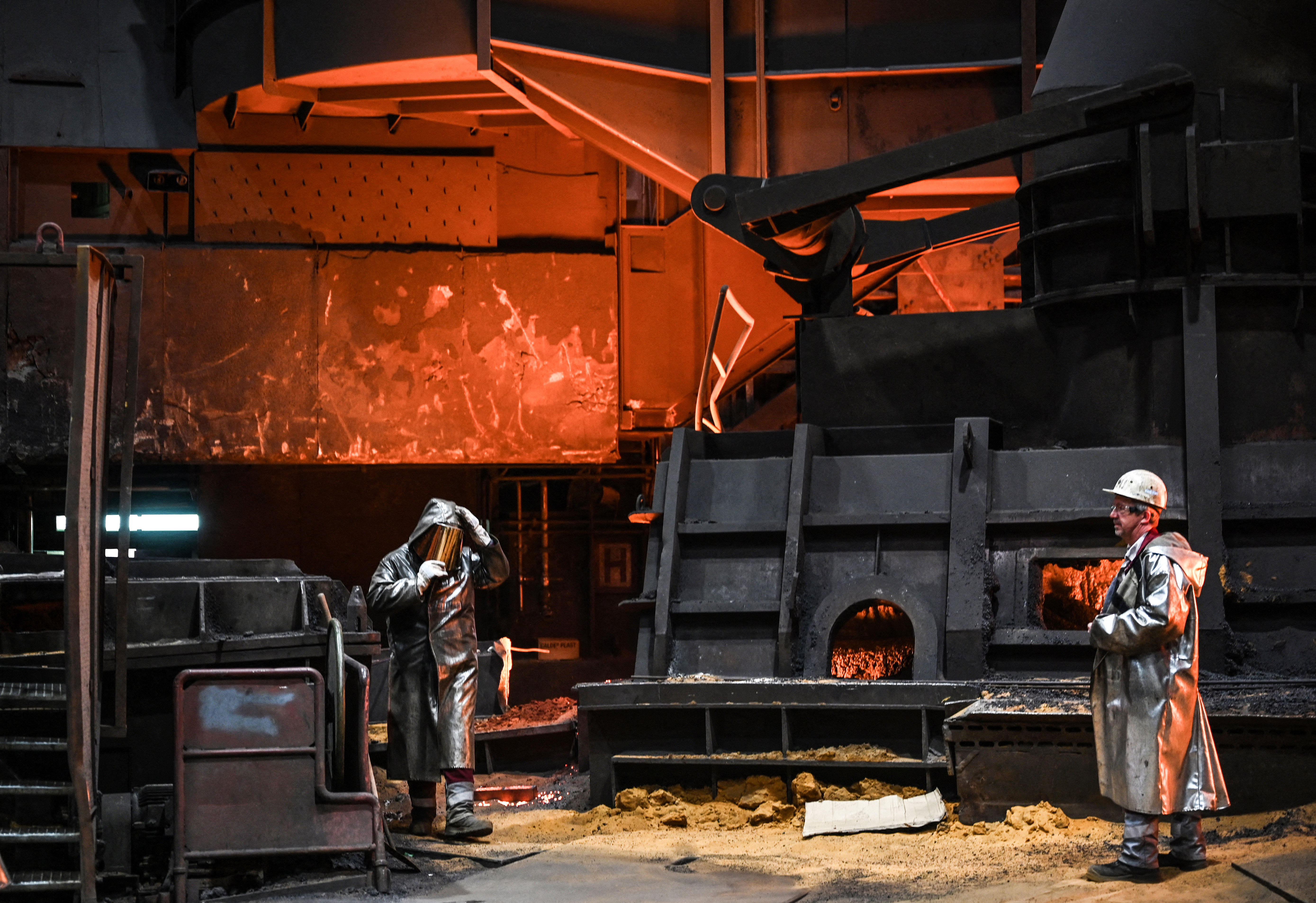 Liquid Molten Steel Industry High-Res Stock Photo - Getty Images