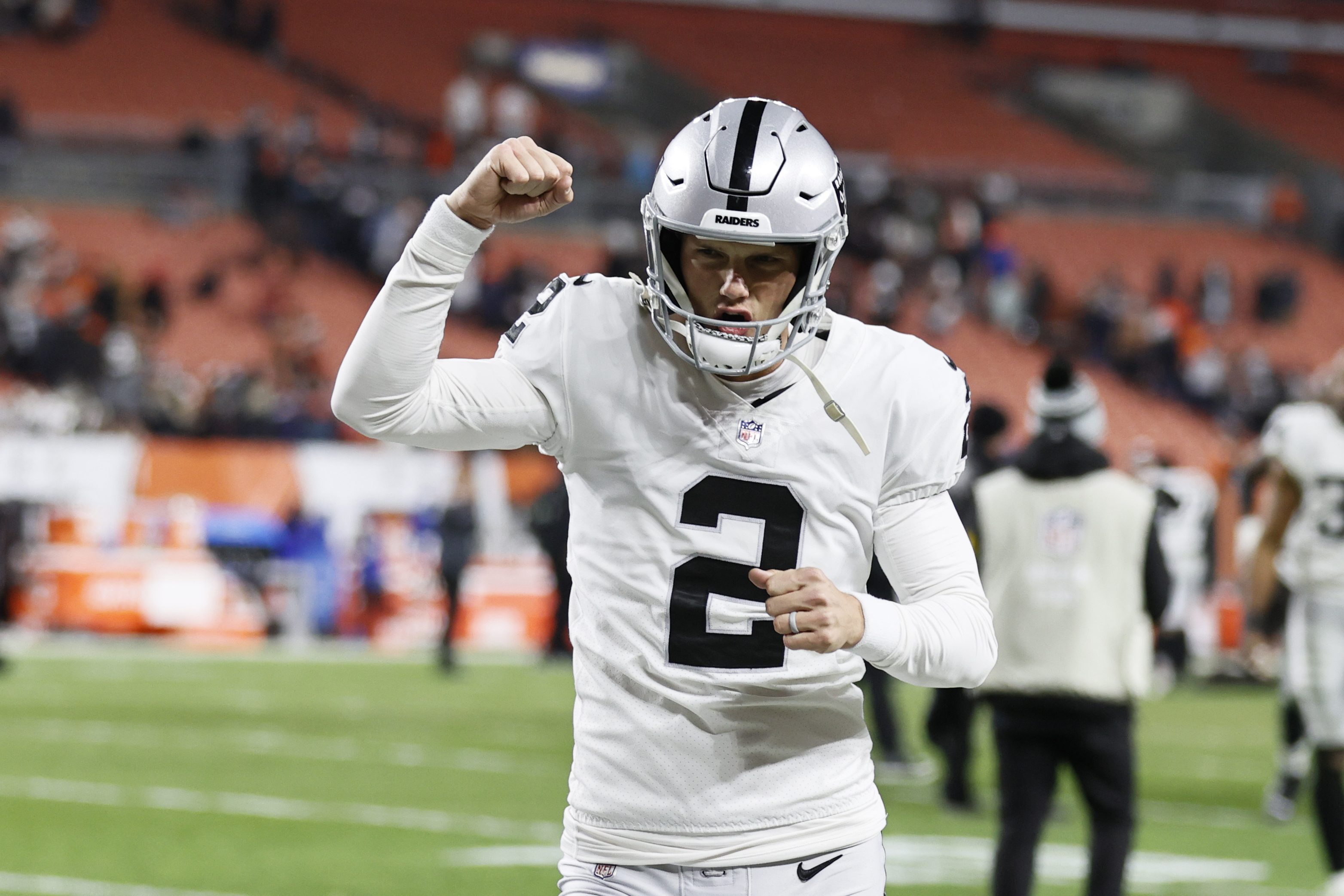 Browns see their playoff hopes take a hit after Raiders win, 16-14, on  field goal as time expires, Sports