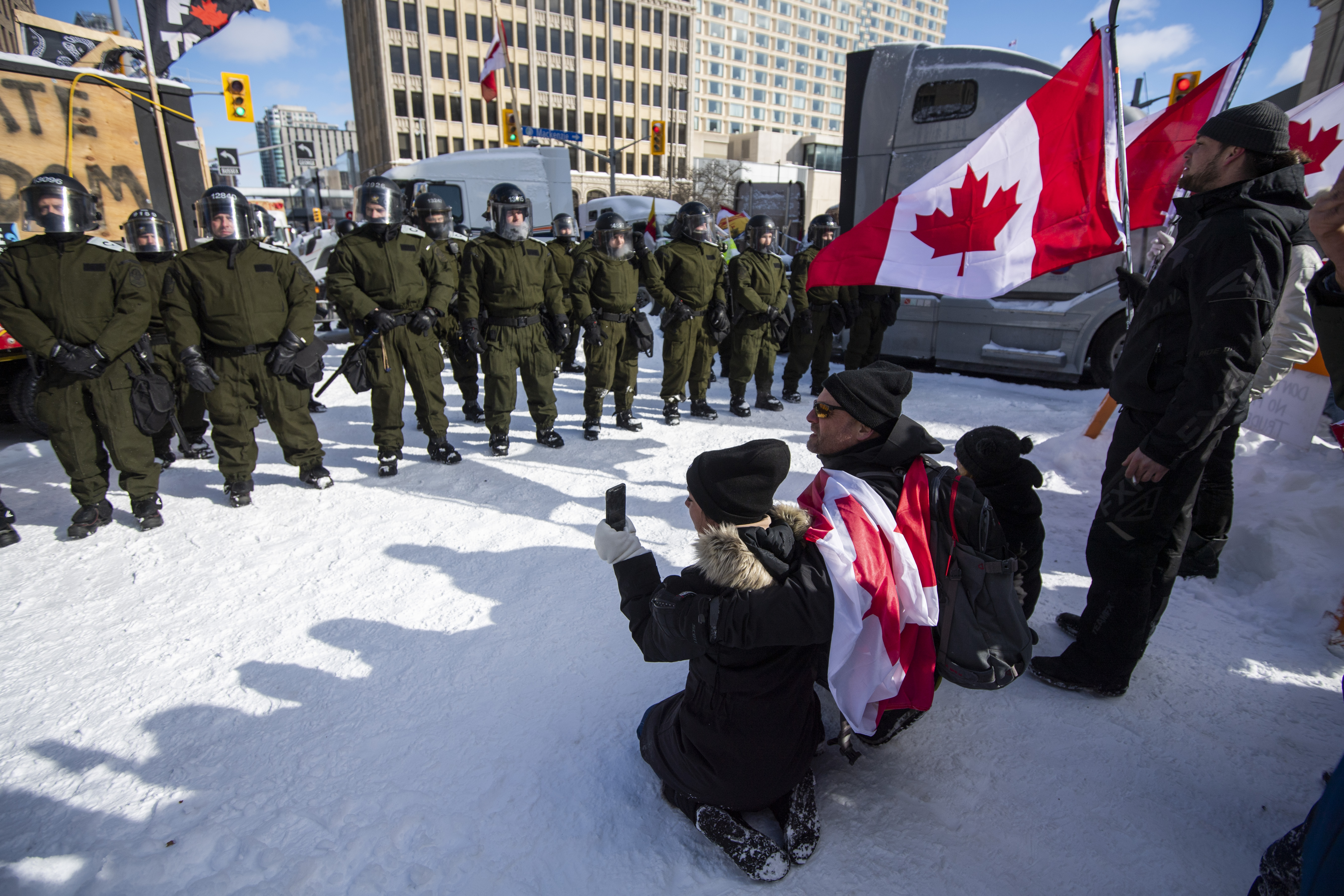 Срочные новости про. Канадская армия. Митинг в Канаде. Разгоны протестов в России 2022. Военные группировки Канады.