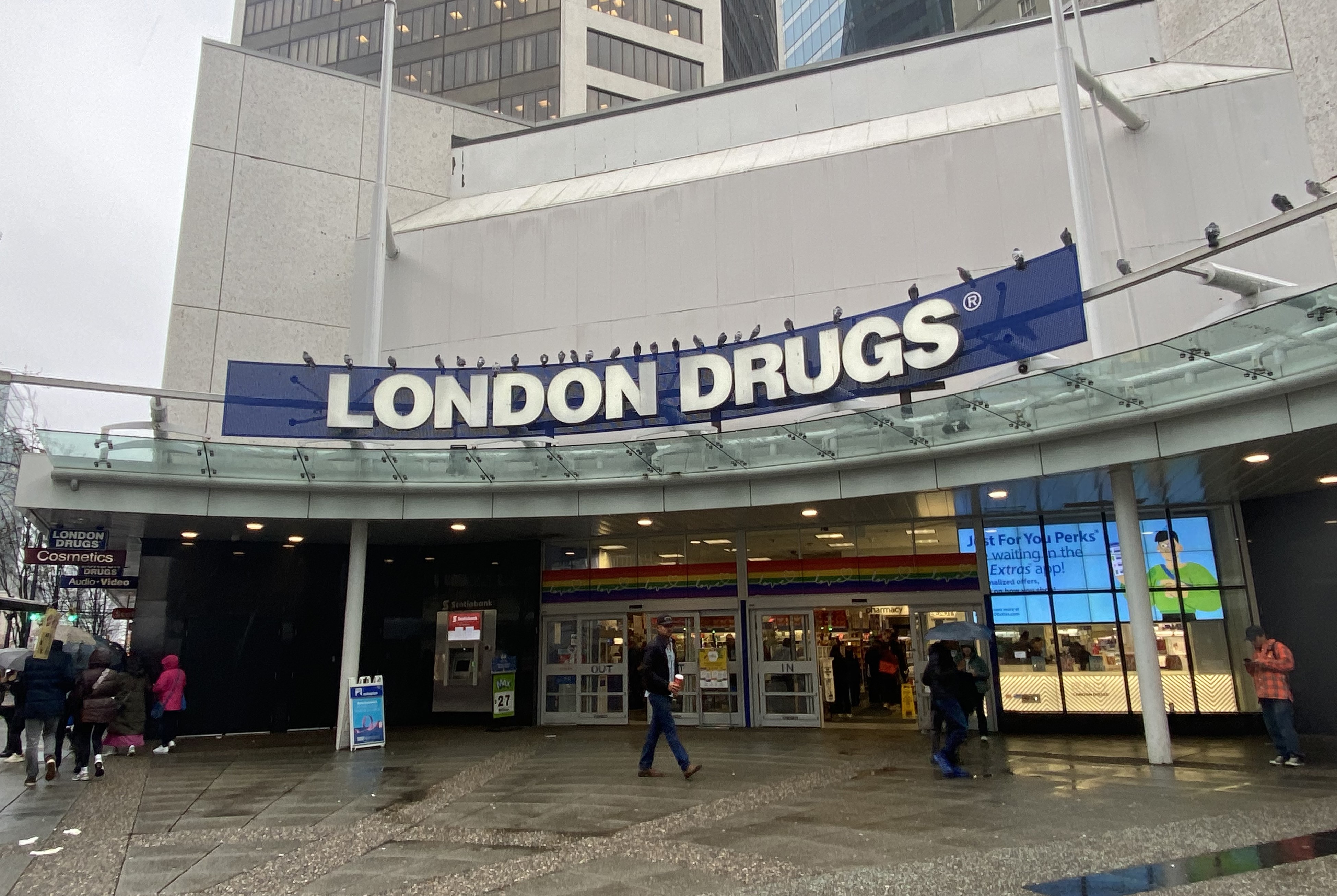 London Drugs not considering store closures due to escalating