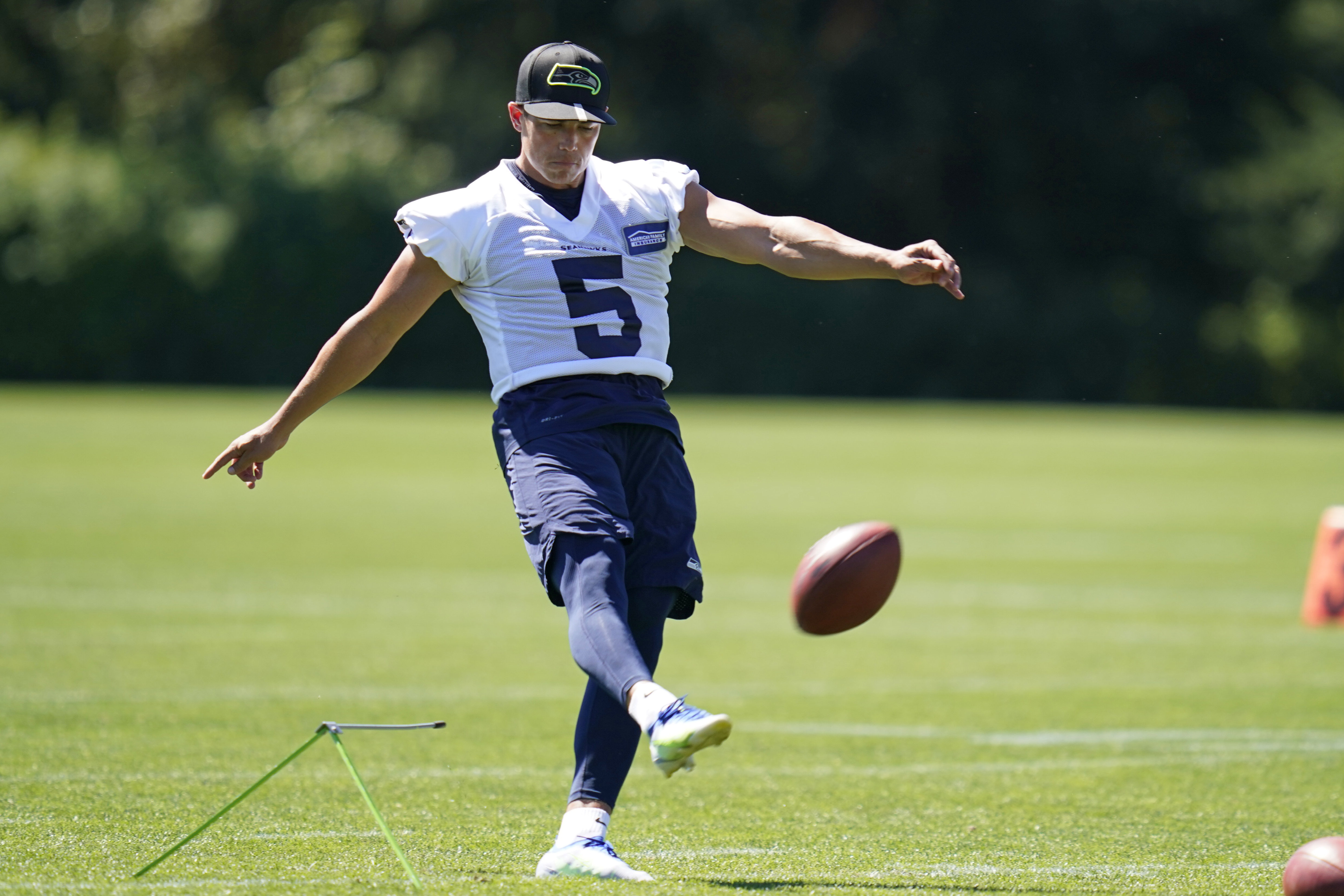 Seahawks Sign Punter Michael Dickson To Four-Year Contract Extension