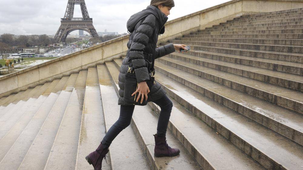 At last, women of Paris can wear the trousers (legally) after 200