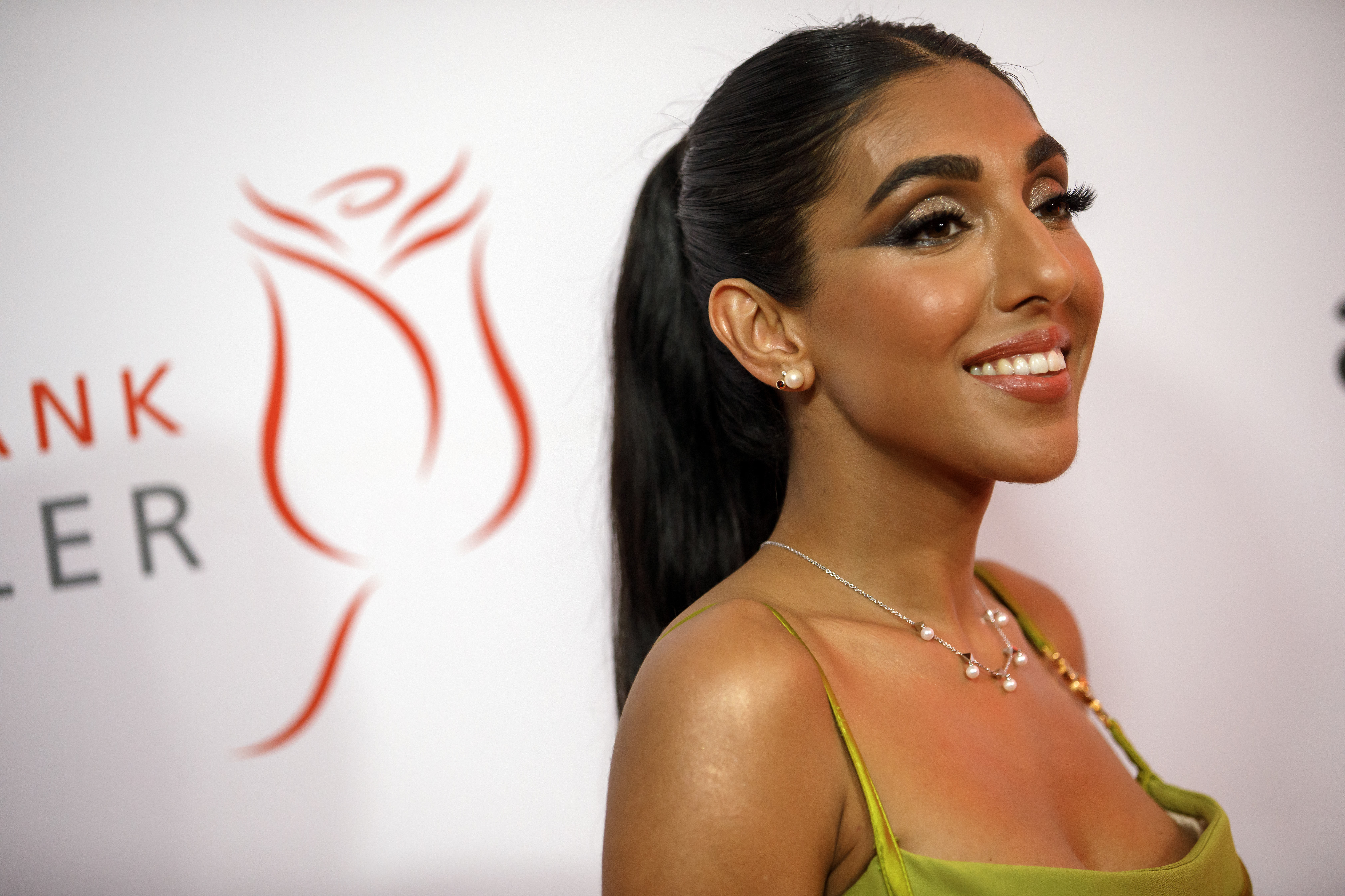 Why hasn't the literary world embraced Rupi Kaur? – Tribrach: for those who  love (or would like to love) poetry
