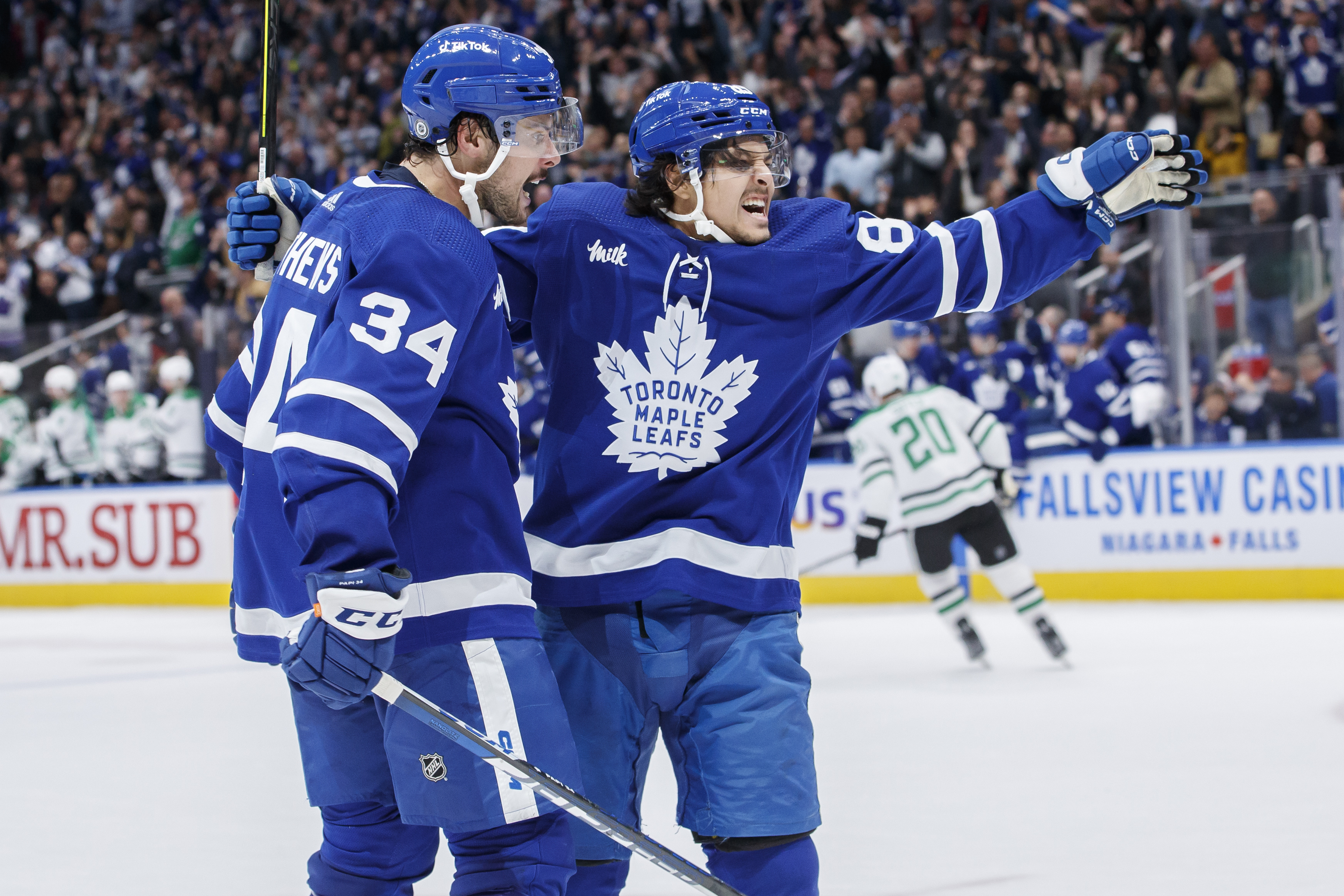 Nicholas Robertson scores two to lift Maple Leafs over the Dallas Stars in 3-2 overtime win