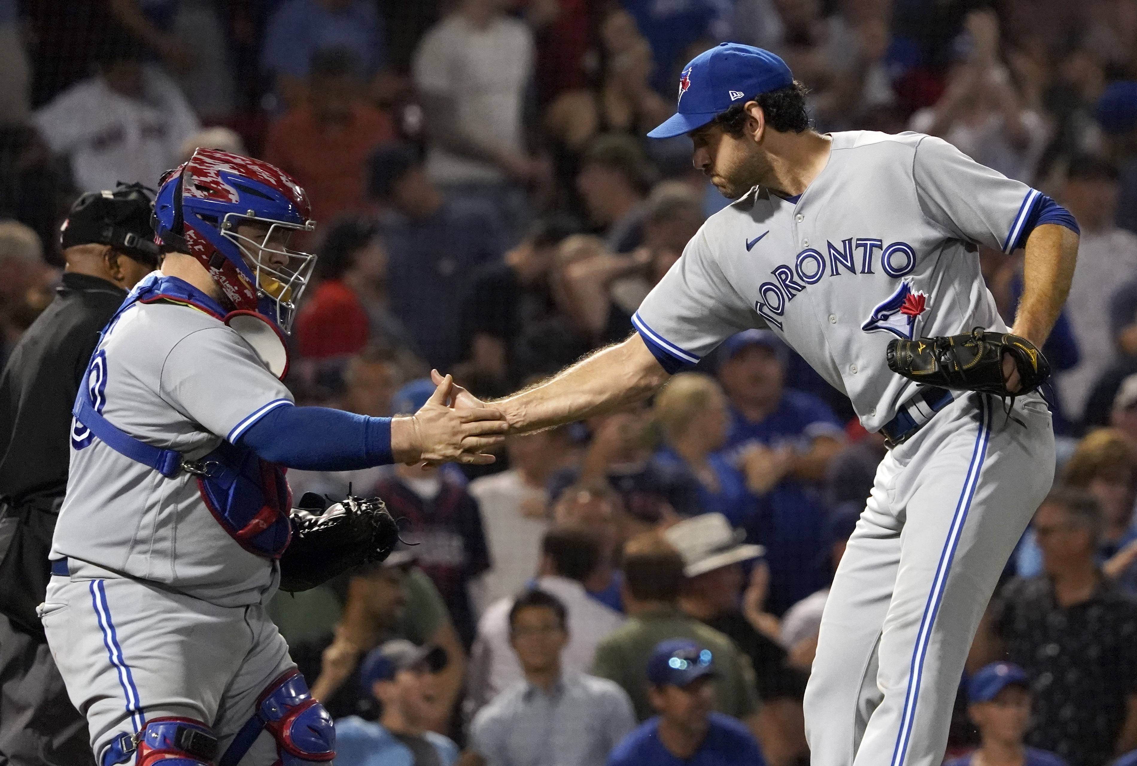 NEWSTALK1010 on X: Gates 1-5 outside the Rogers Centre are closed this  afternoon over fears of falling ice as the Blue Jays play a double-header  against the Royals  / X