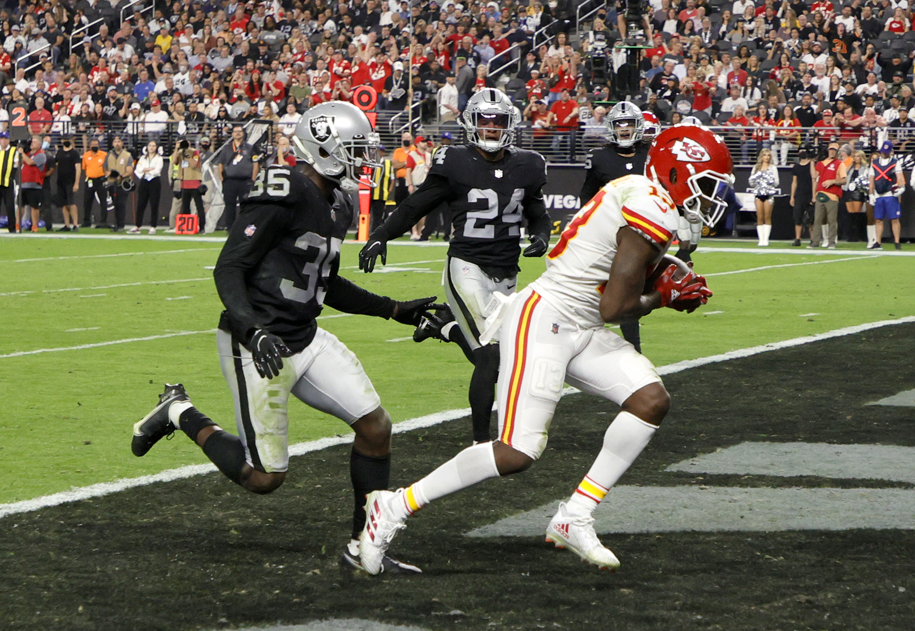 Las Vegas Raiders blown out by the Kansas City Chiefs, 41-14