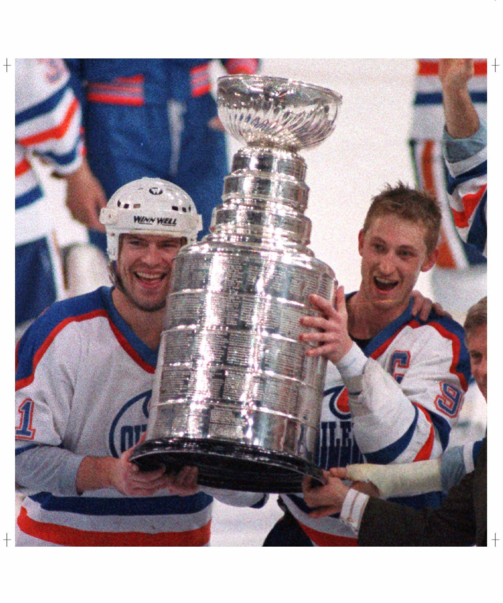 Champagne-stained Gretzky jersey sells for a record-high at