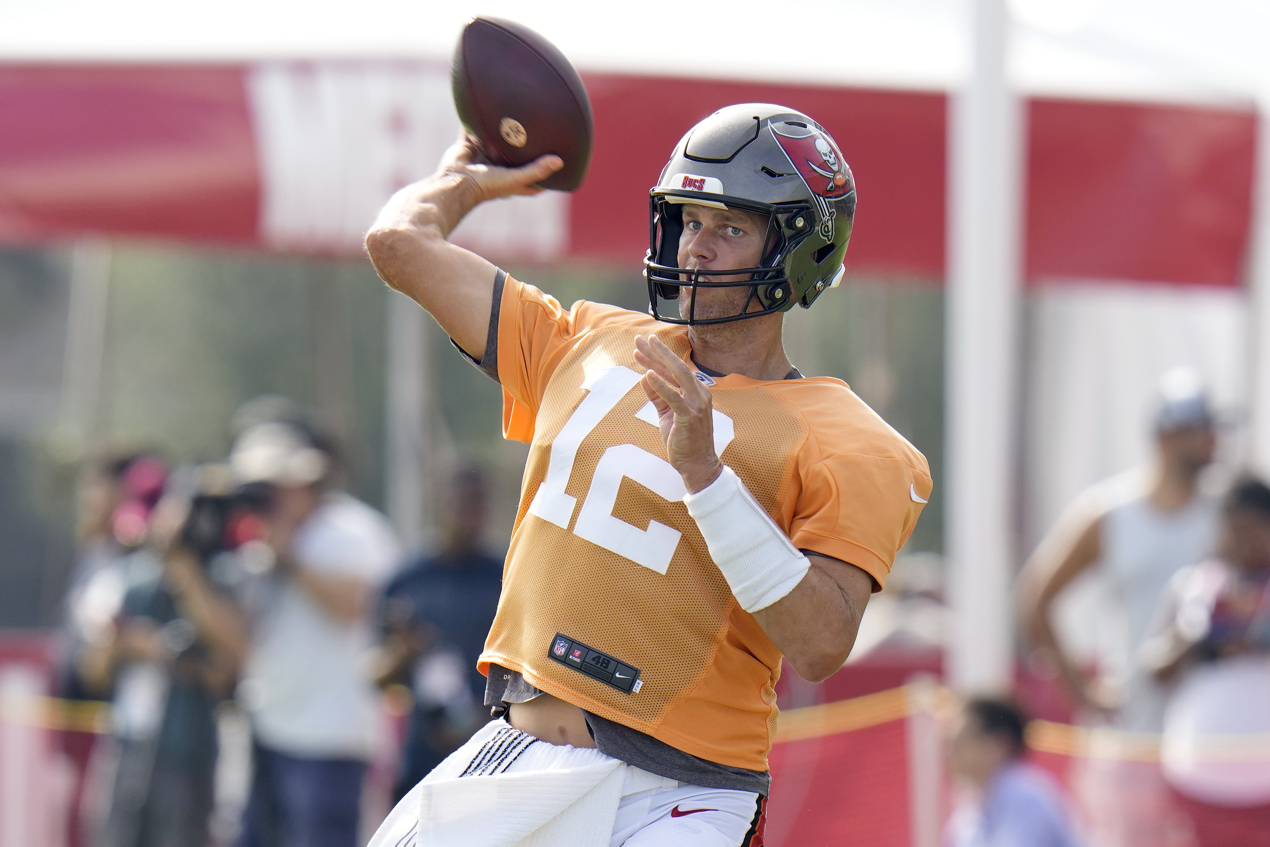 Tom Brady plays one drive in the Buccaneers' preseason opener