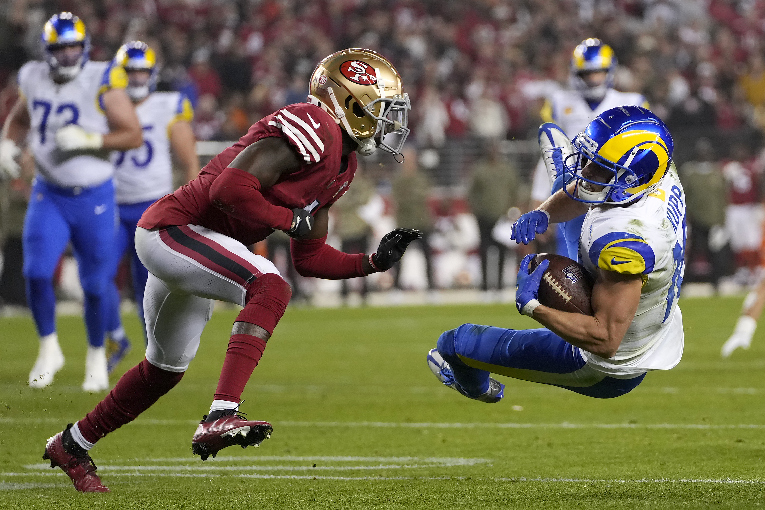 49ers win 1st home game in more than a year, 31-10 over Rams