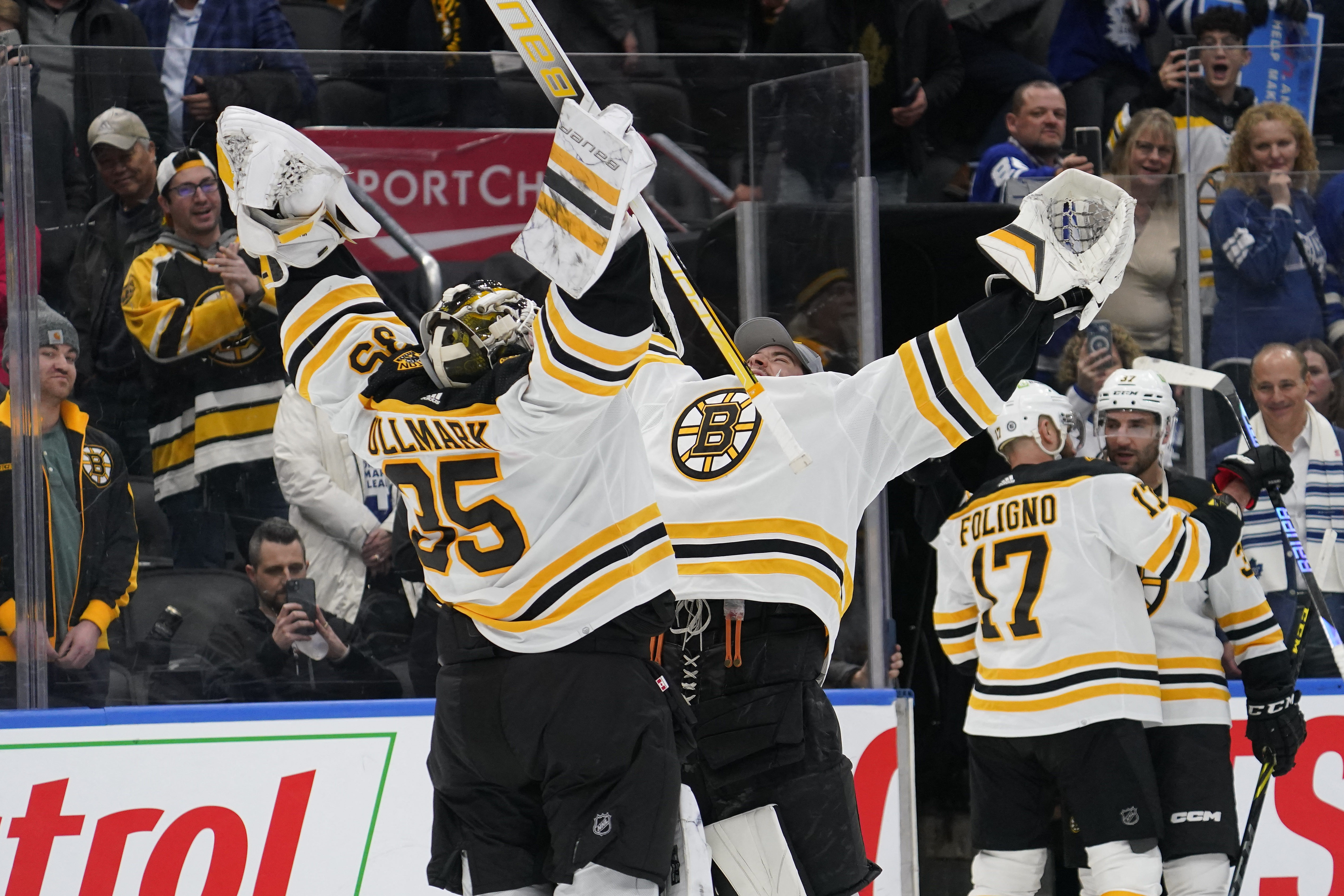 Bruins News & Rumors: New NHL Record, Ullmark, Horvat & More