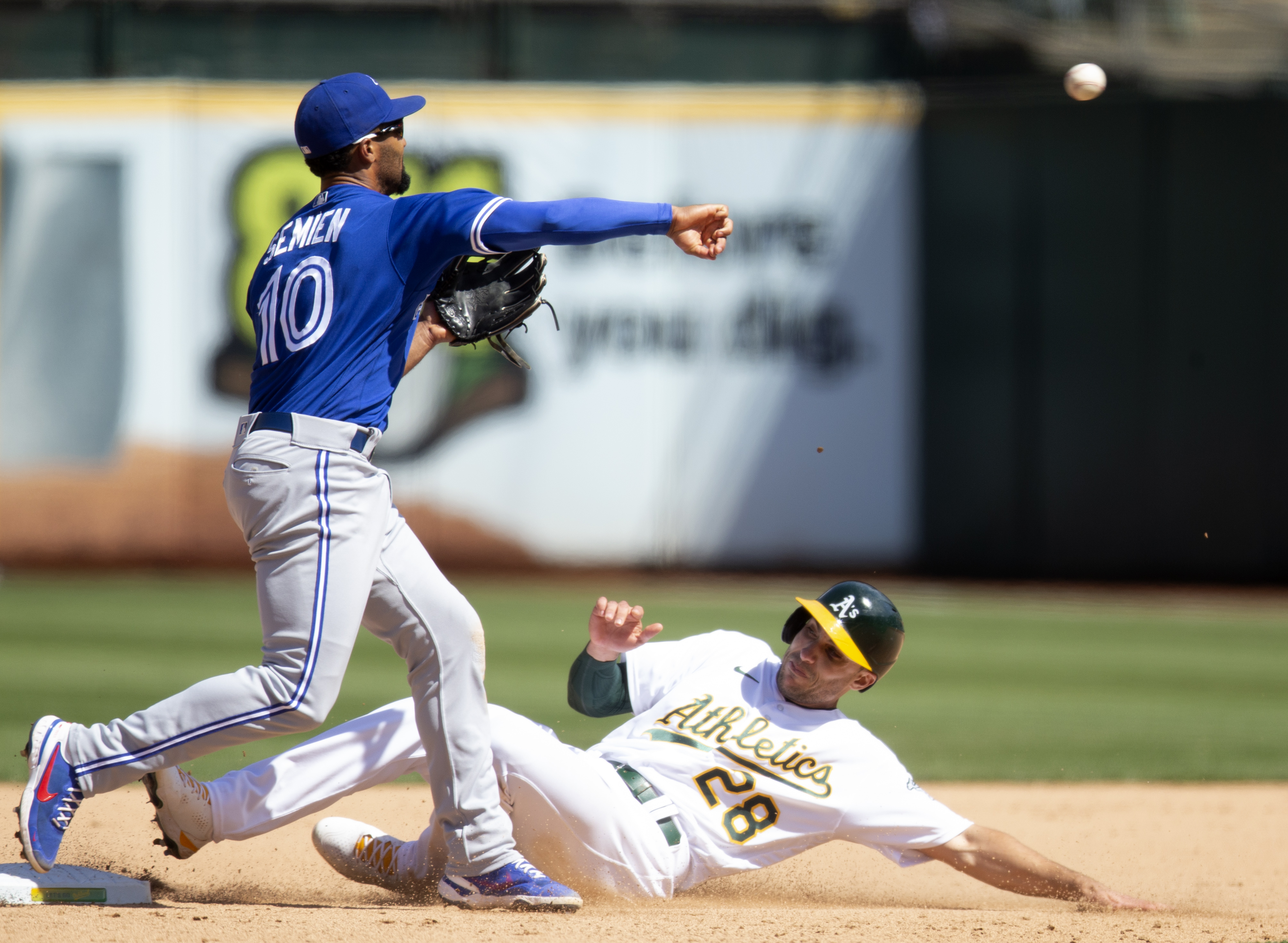 Randal Grichuk drives in 5, Toronto Blue Jays beat Oakland A's 10-4 for  series split 