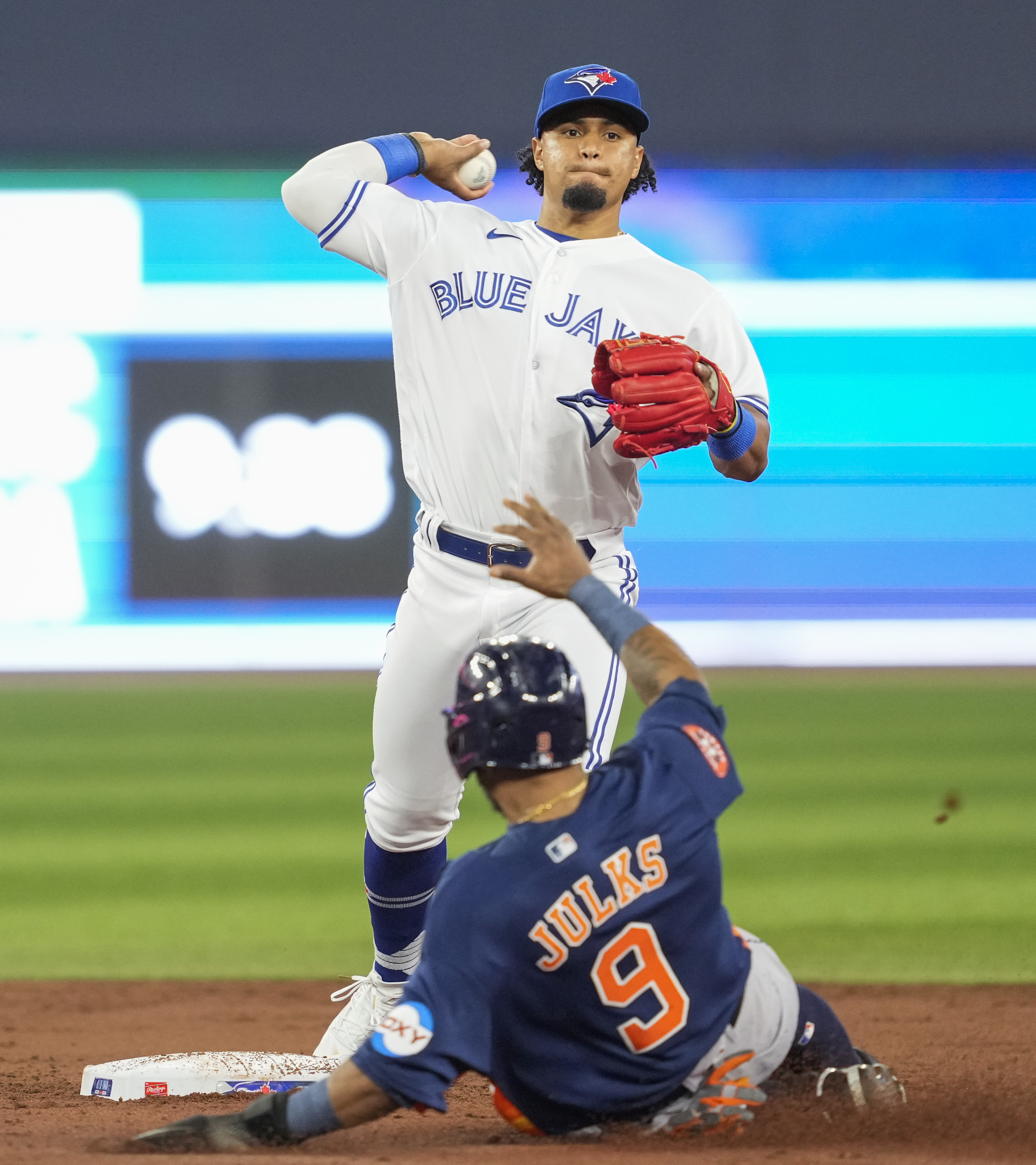 Berrios makes quality start as Blue Jays edge Astros for 9th win