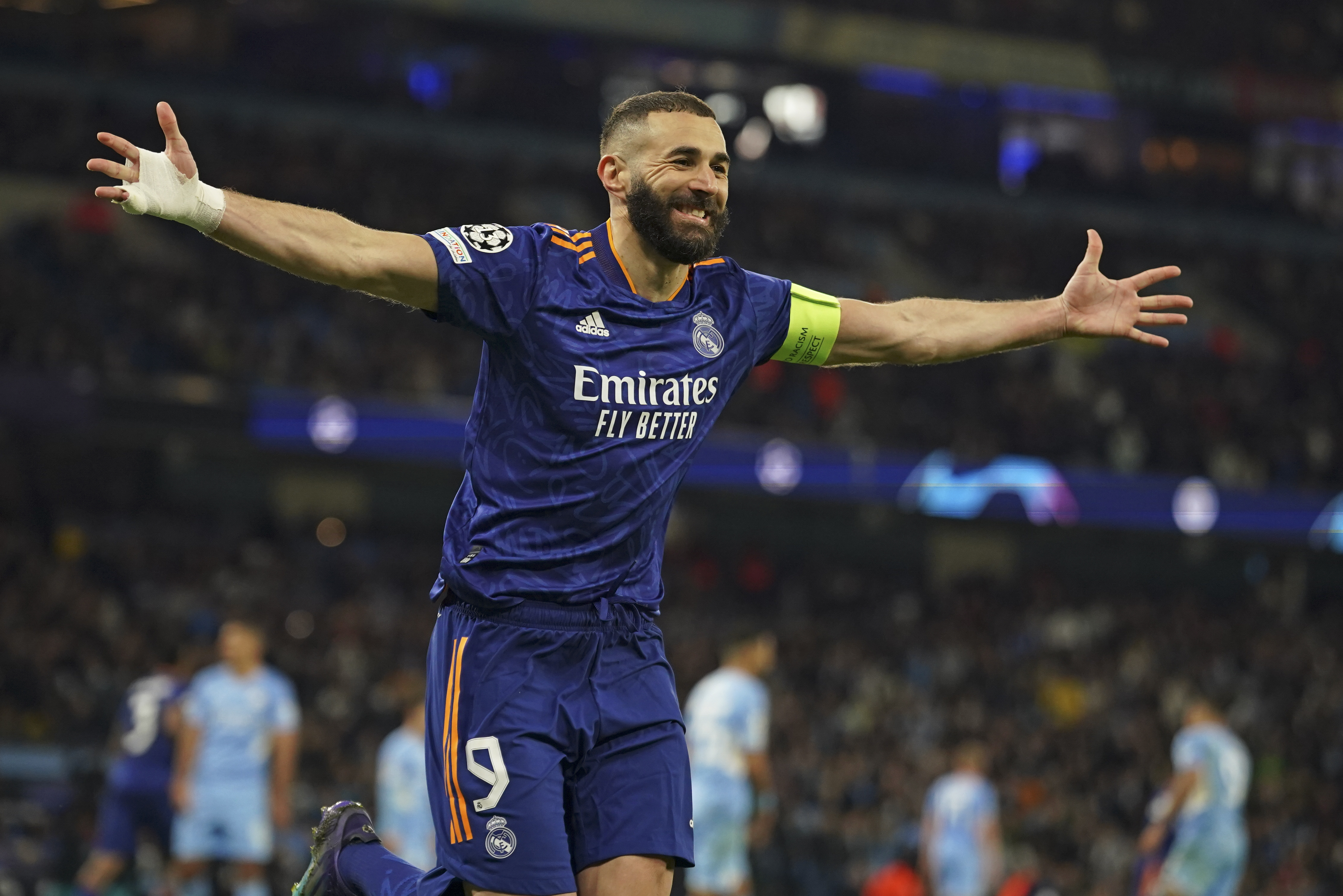 Benzema keeps Madrid alive in CL despite 4-3 loss to City