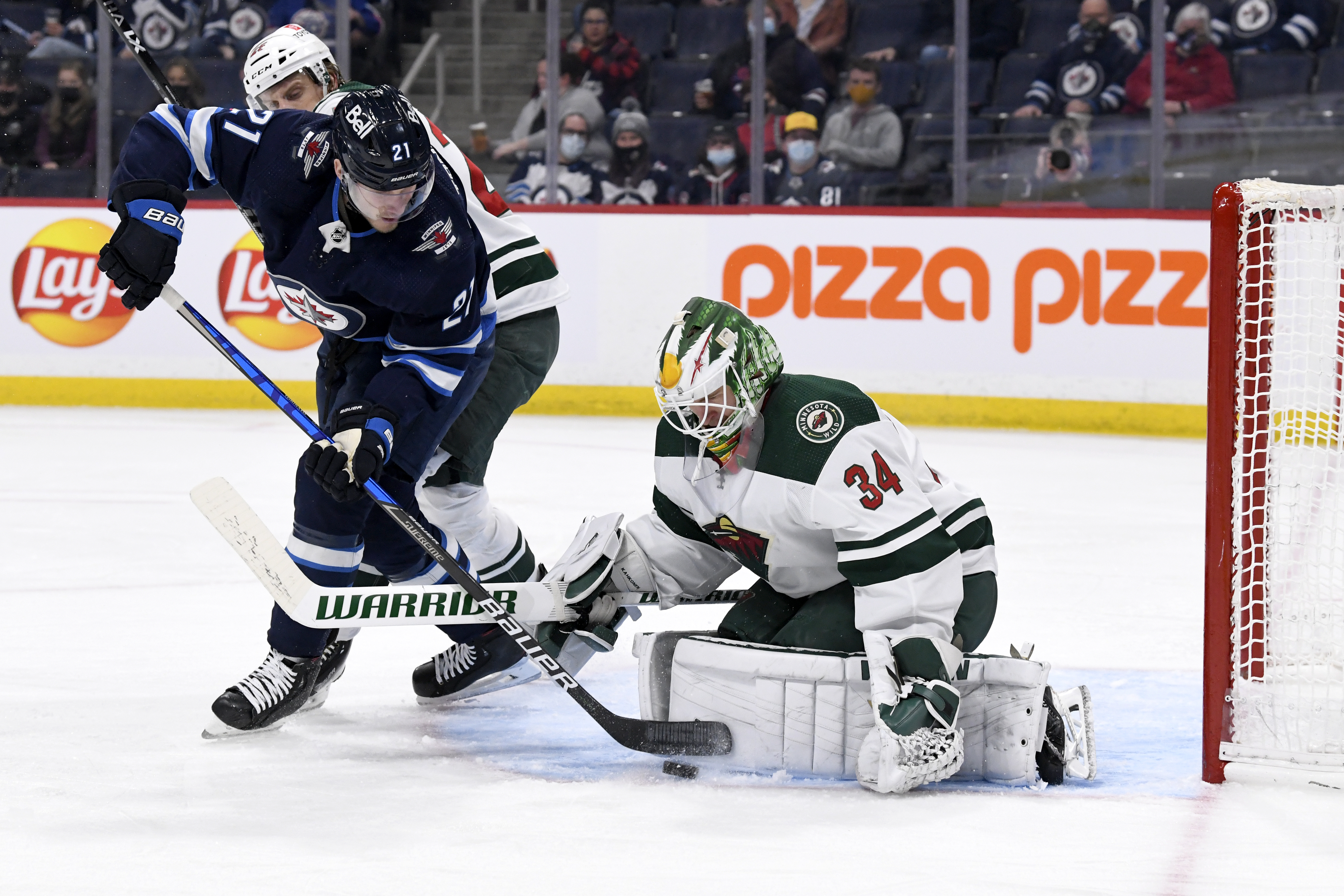 Predators vs. Jets: Connor Hellebuyck is the star as Winnipeg steals Game 1