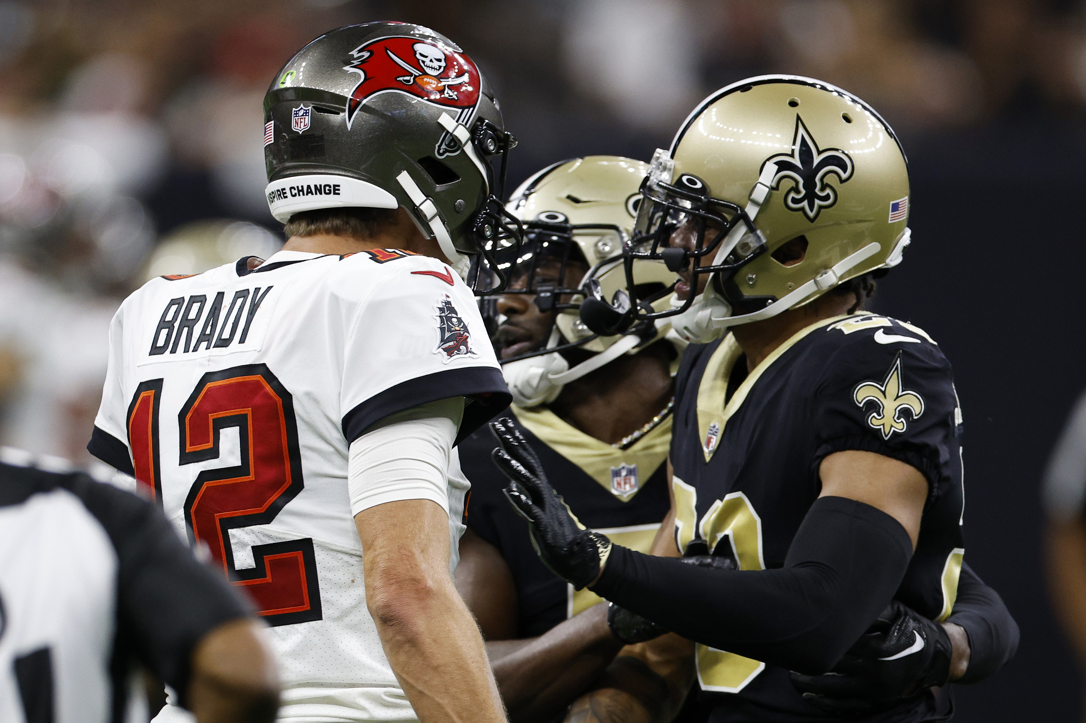 Brady's temper flares as Bucs snap skid vs Saints, 20-10