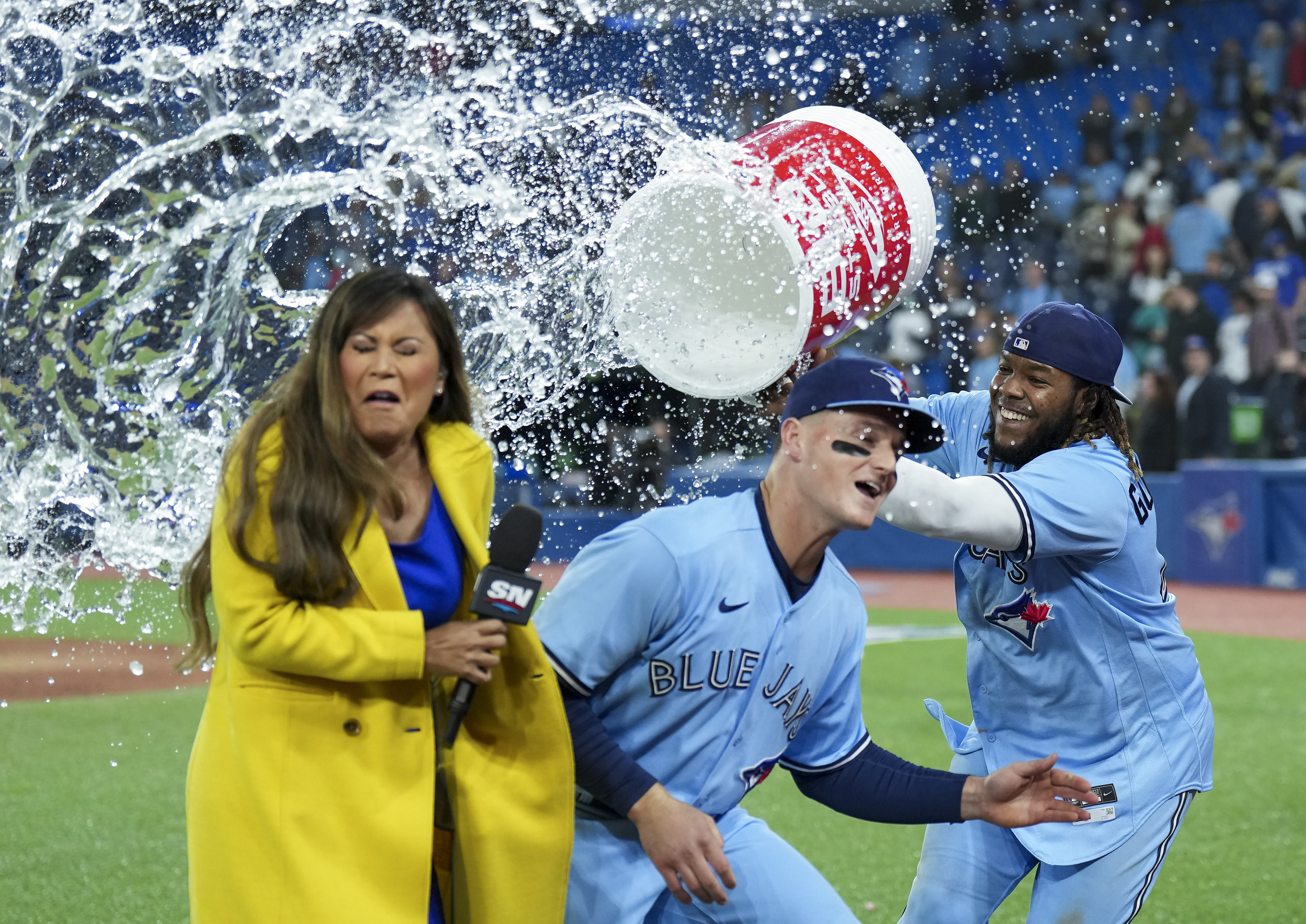 Bichette and Chapman's home runs lift Blue Jays over Mariners 6-2