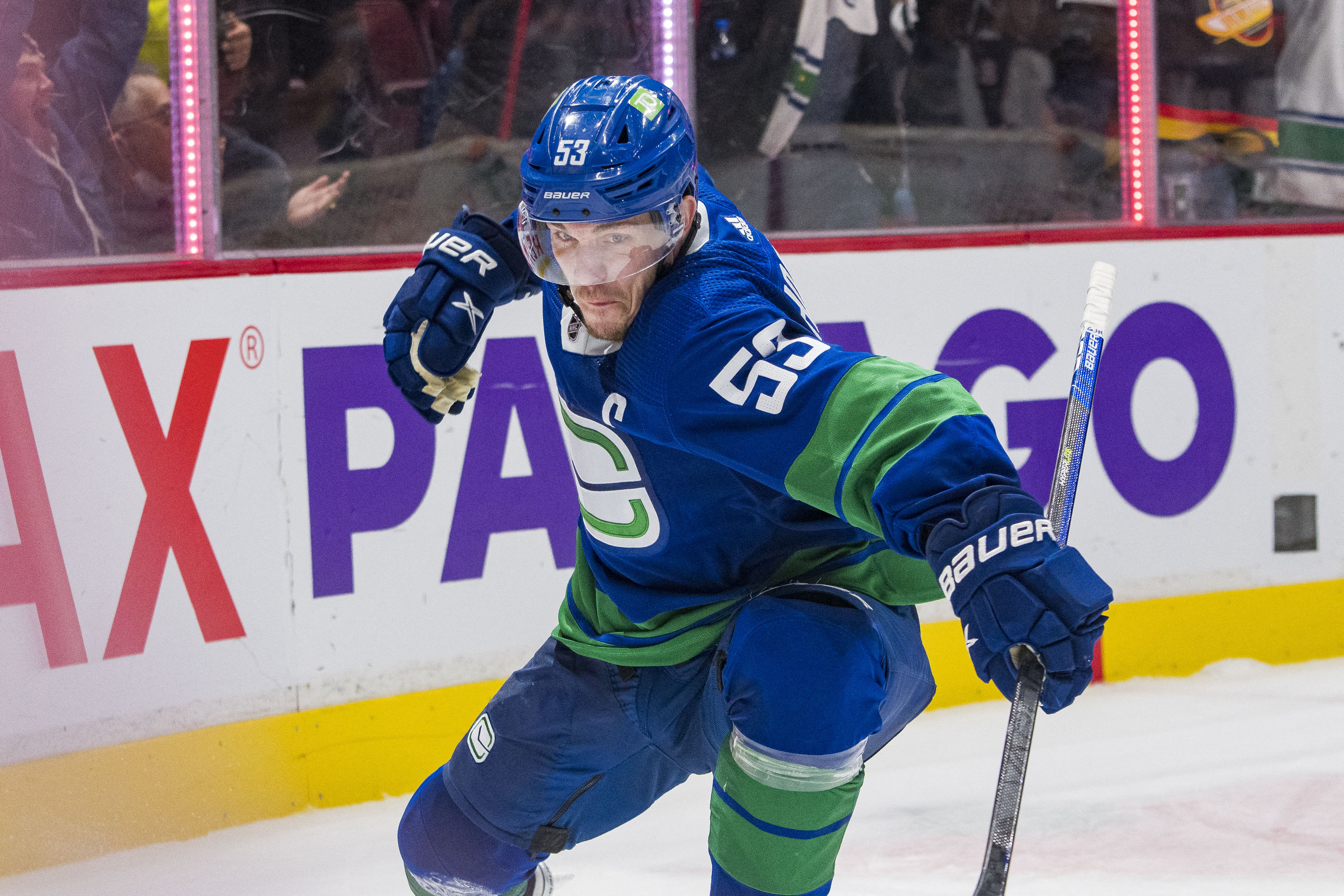 Horvat rallies Canucks past Blue Jackets 4-3 for 5th in row