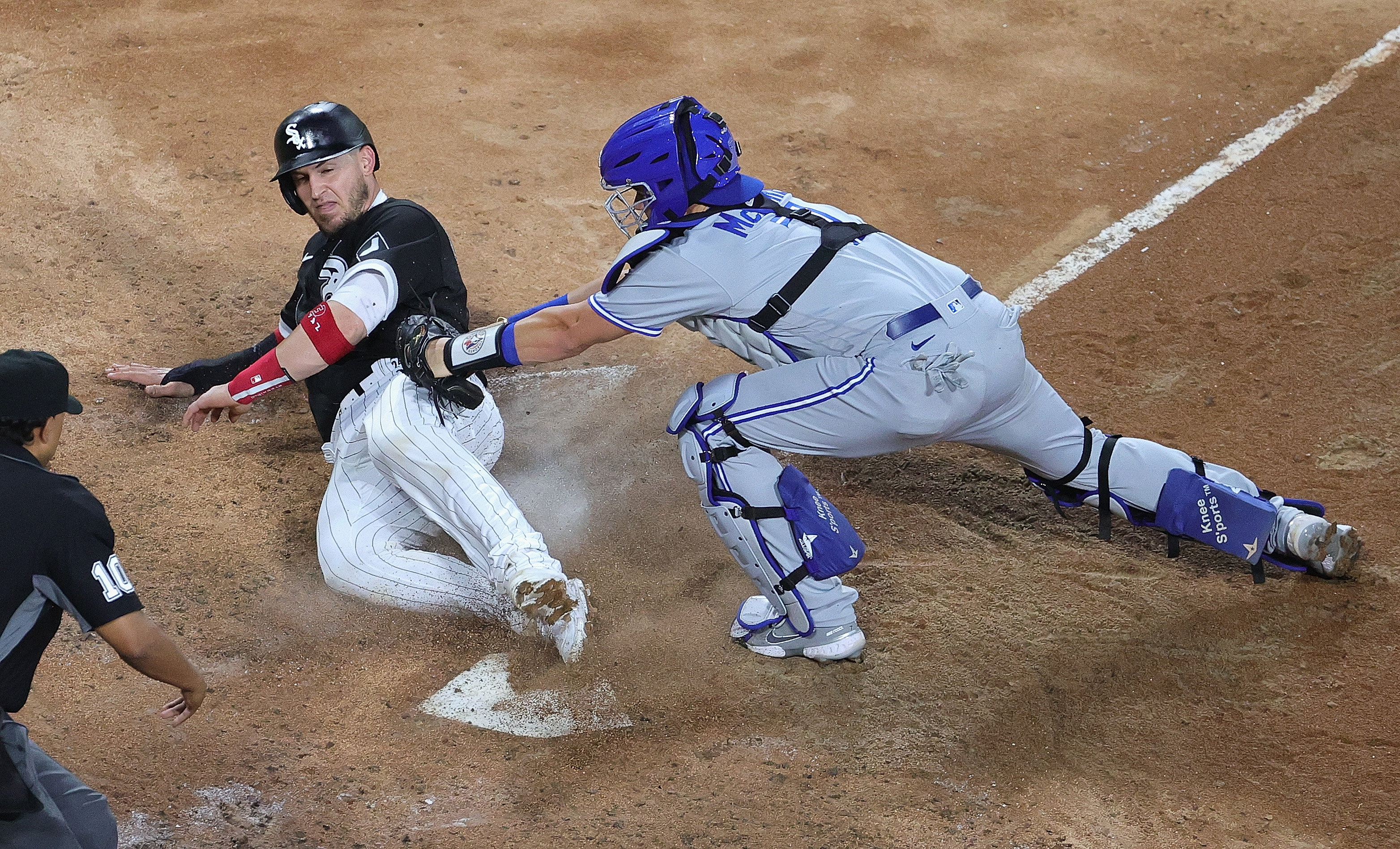 Grichuk homers as Blue Jays beat sloppy White Sox 6-2 - The Globe and Mail