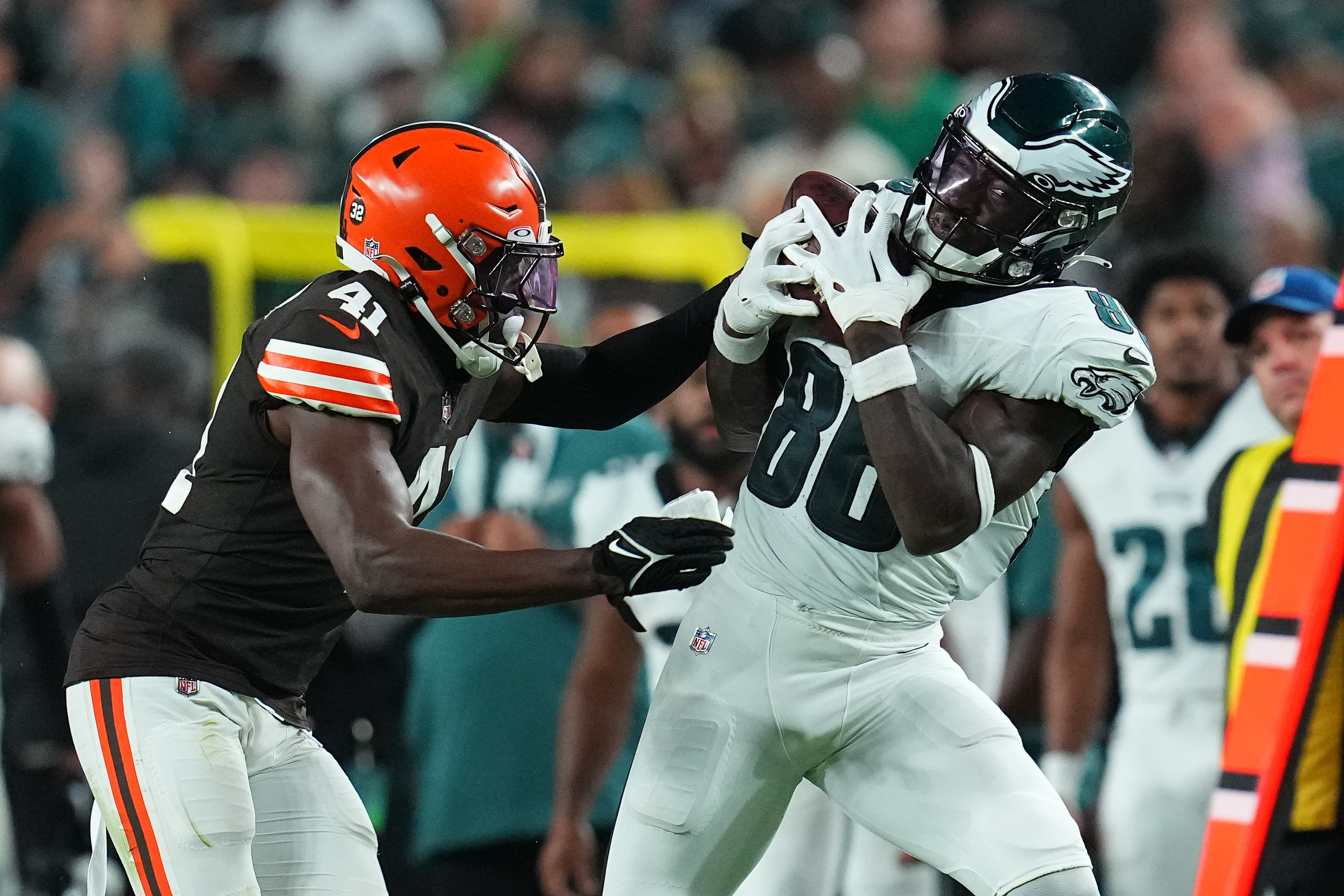 Browns settle for 18-18 tie with Eagles