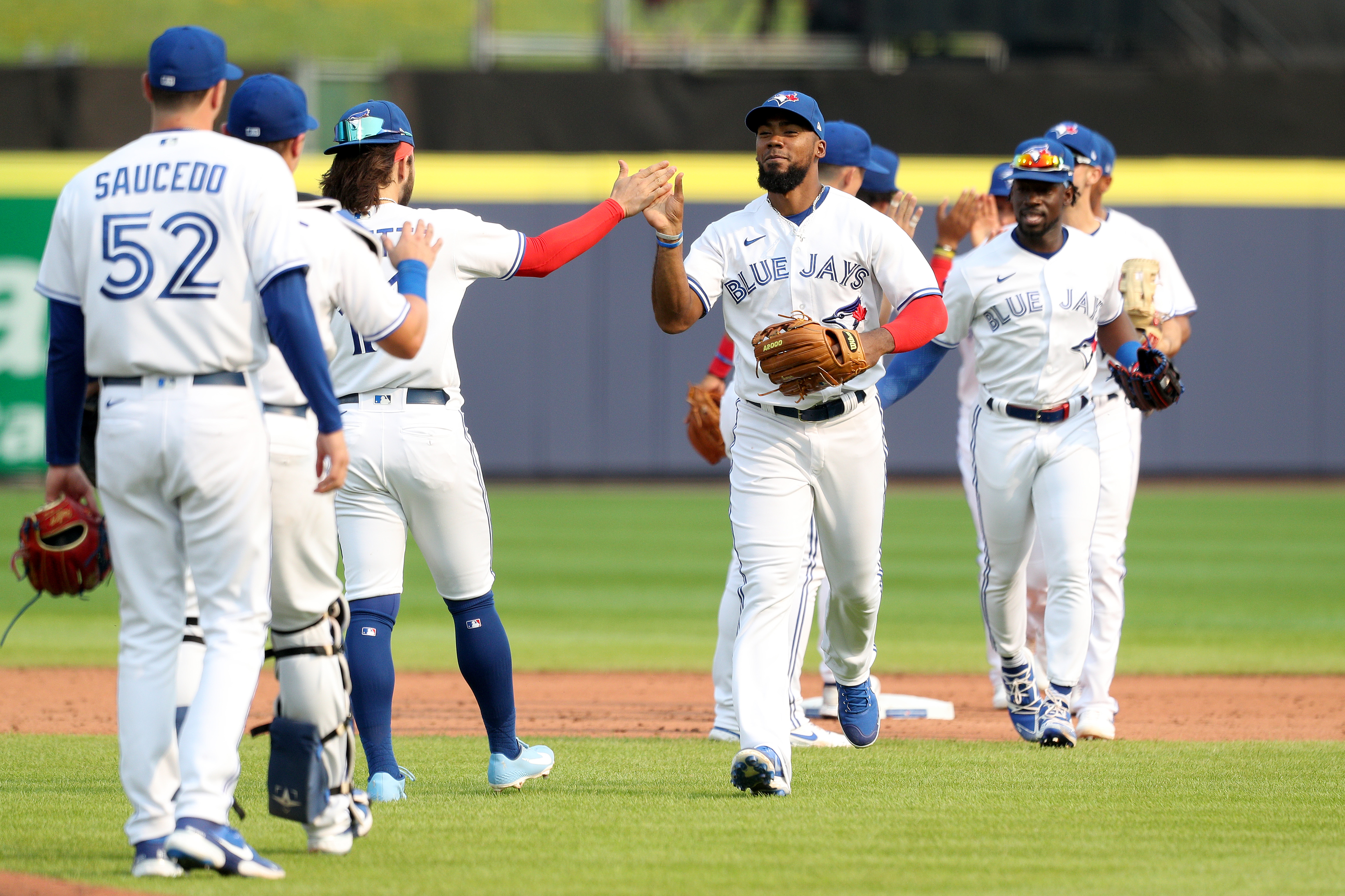 Blue Jays shut out Rangers in both ends of doubleheader