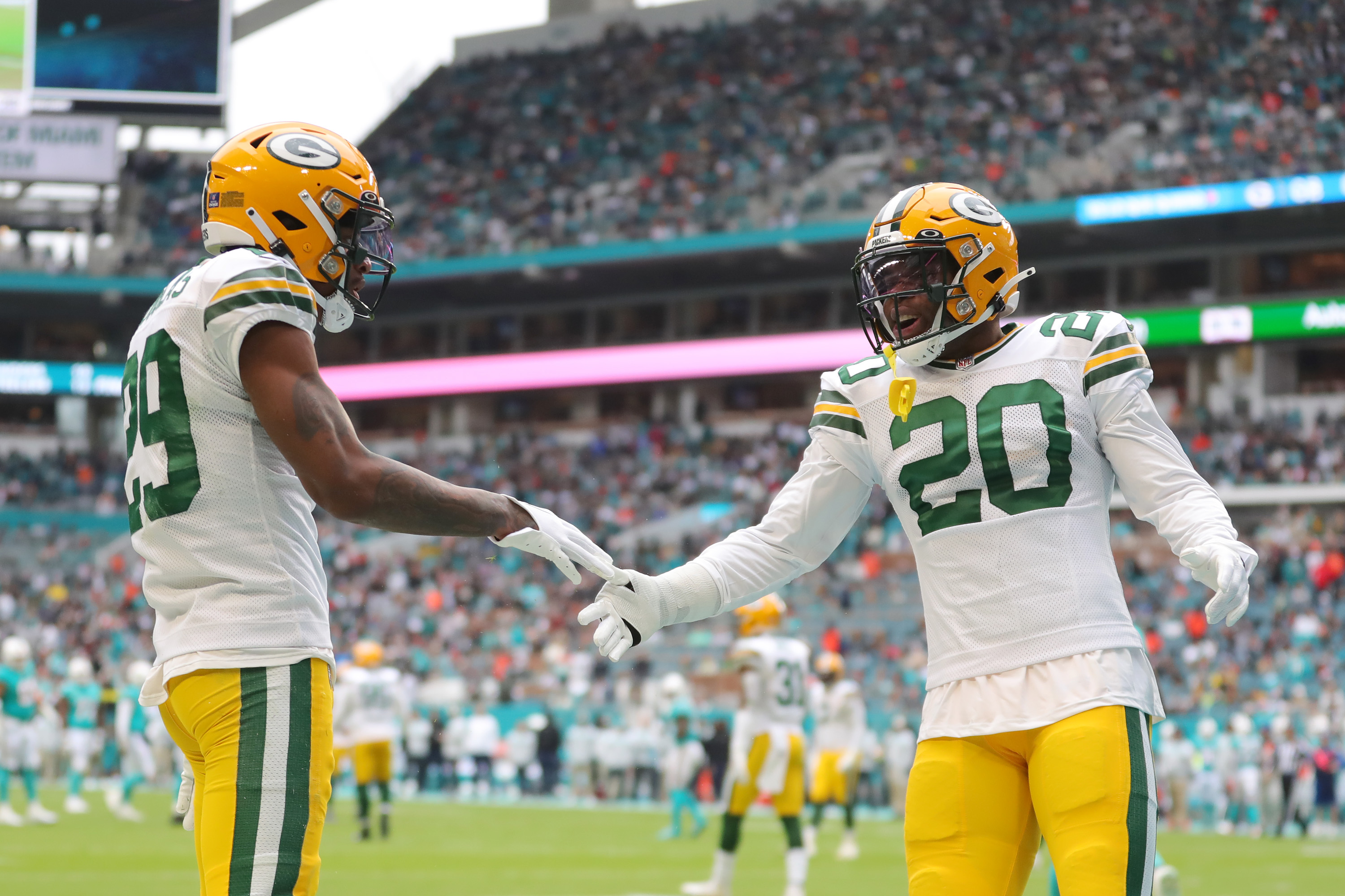 Tagovailoa throws 3 picks, Packers defeat Dolphins 26-20