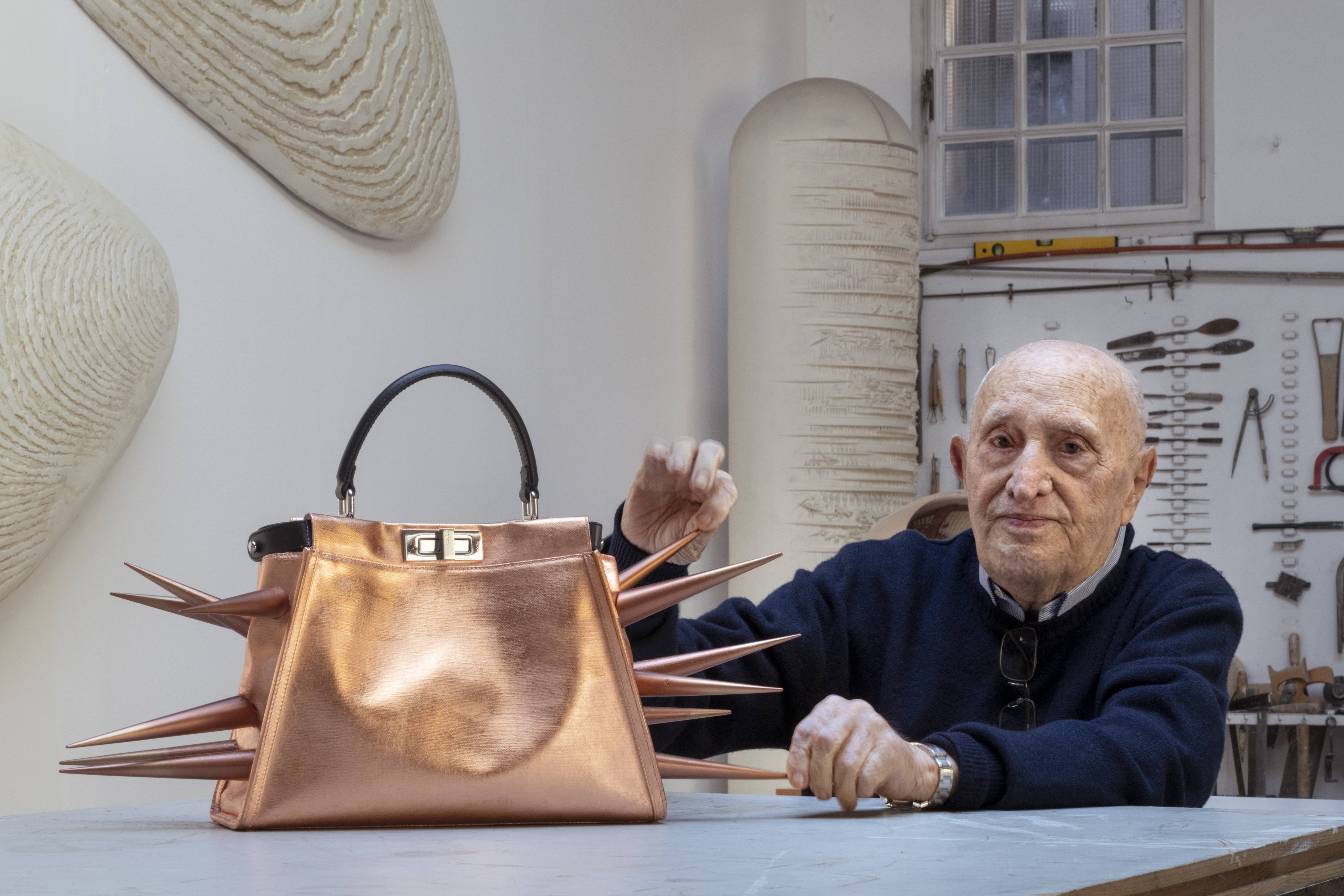 Arnaldo pomodoro discount fendi