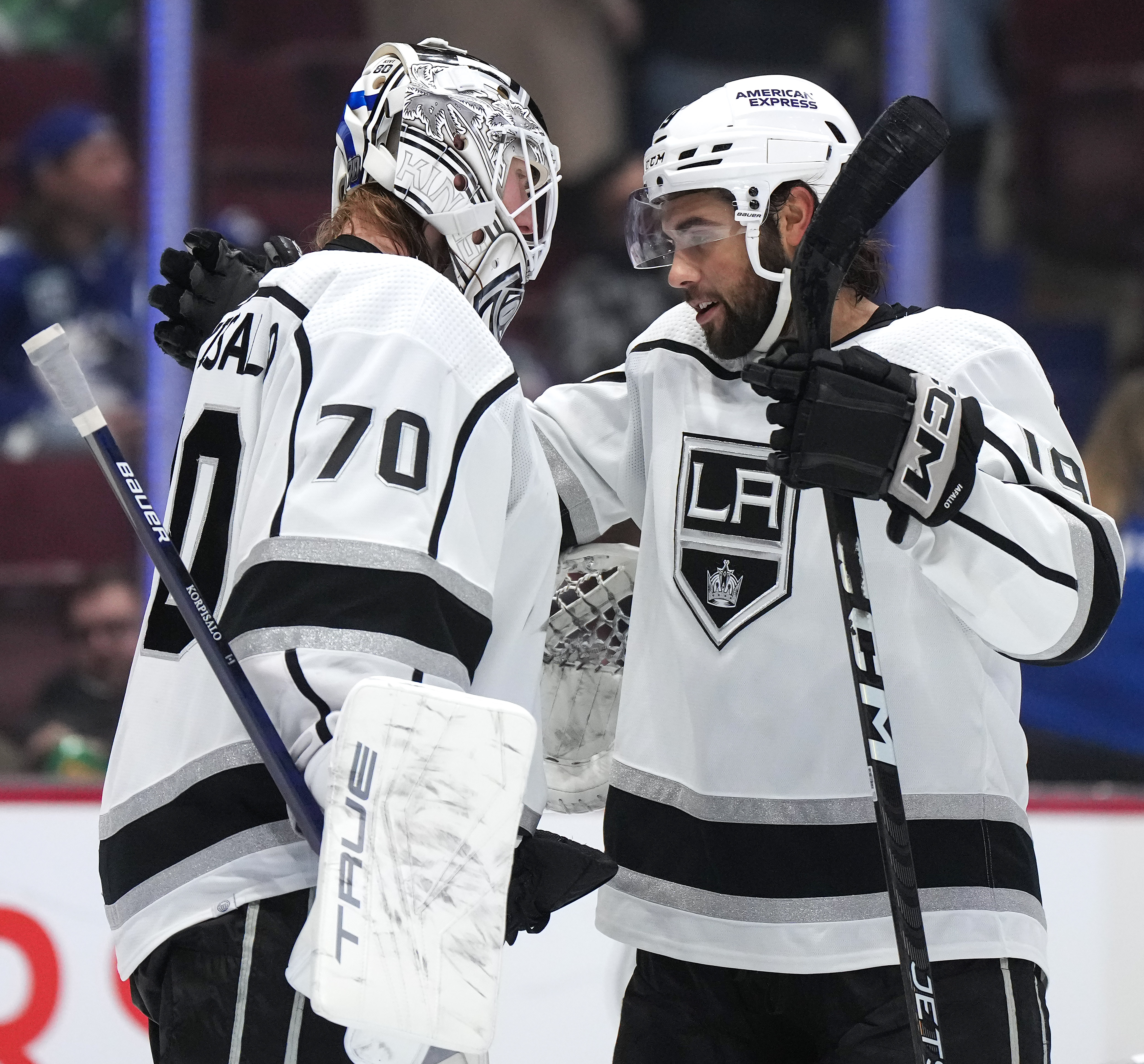 Kings clinch playoff berth with 4-1 win over Canucks