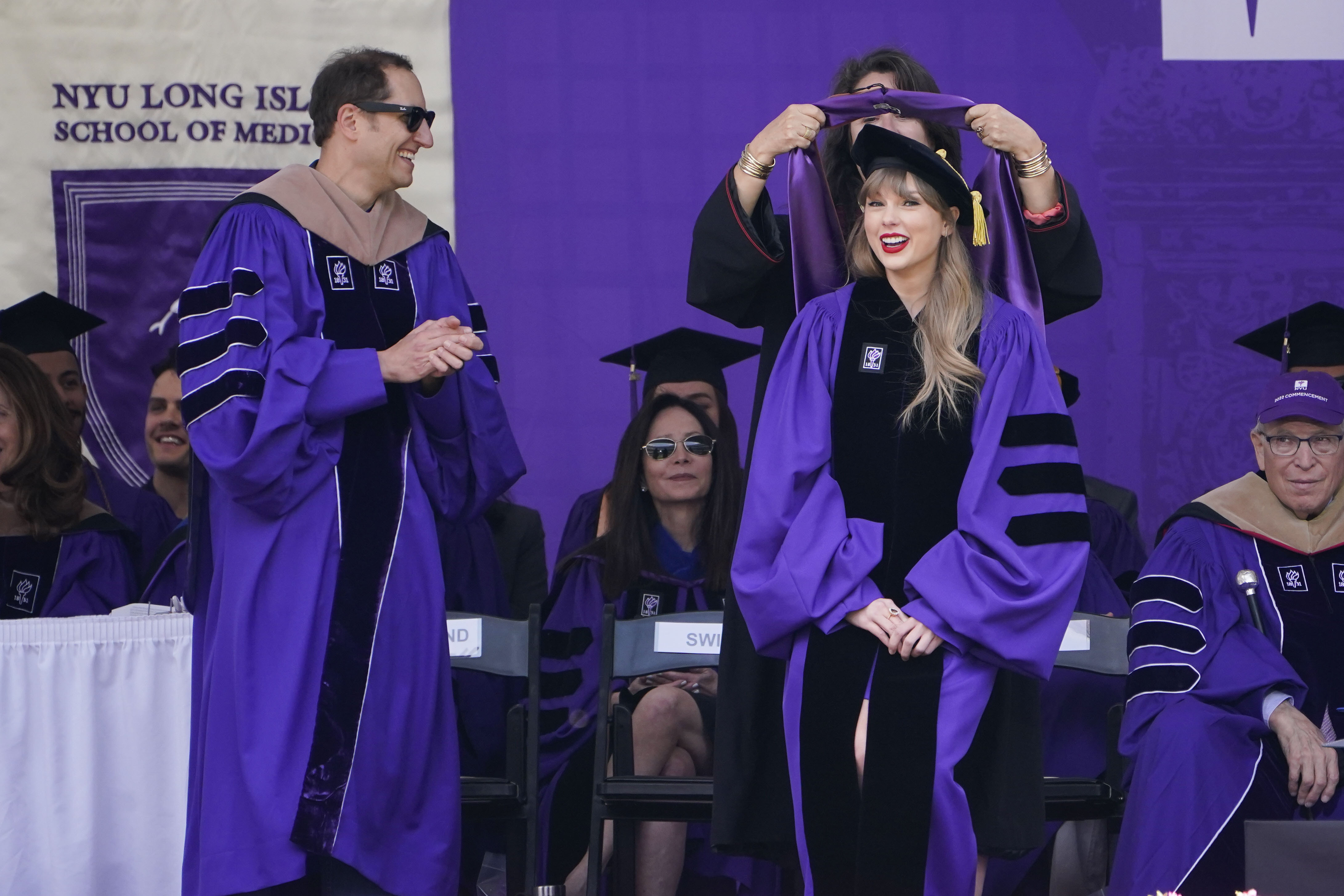 Taylor Swift receives honorary degree from New York University - The Globe  and Mail